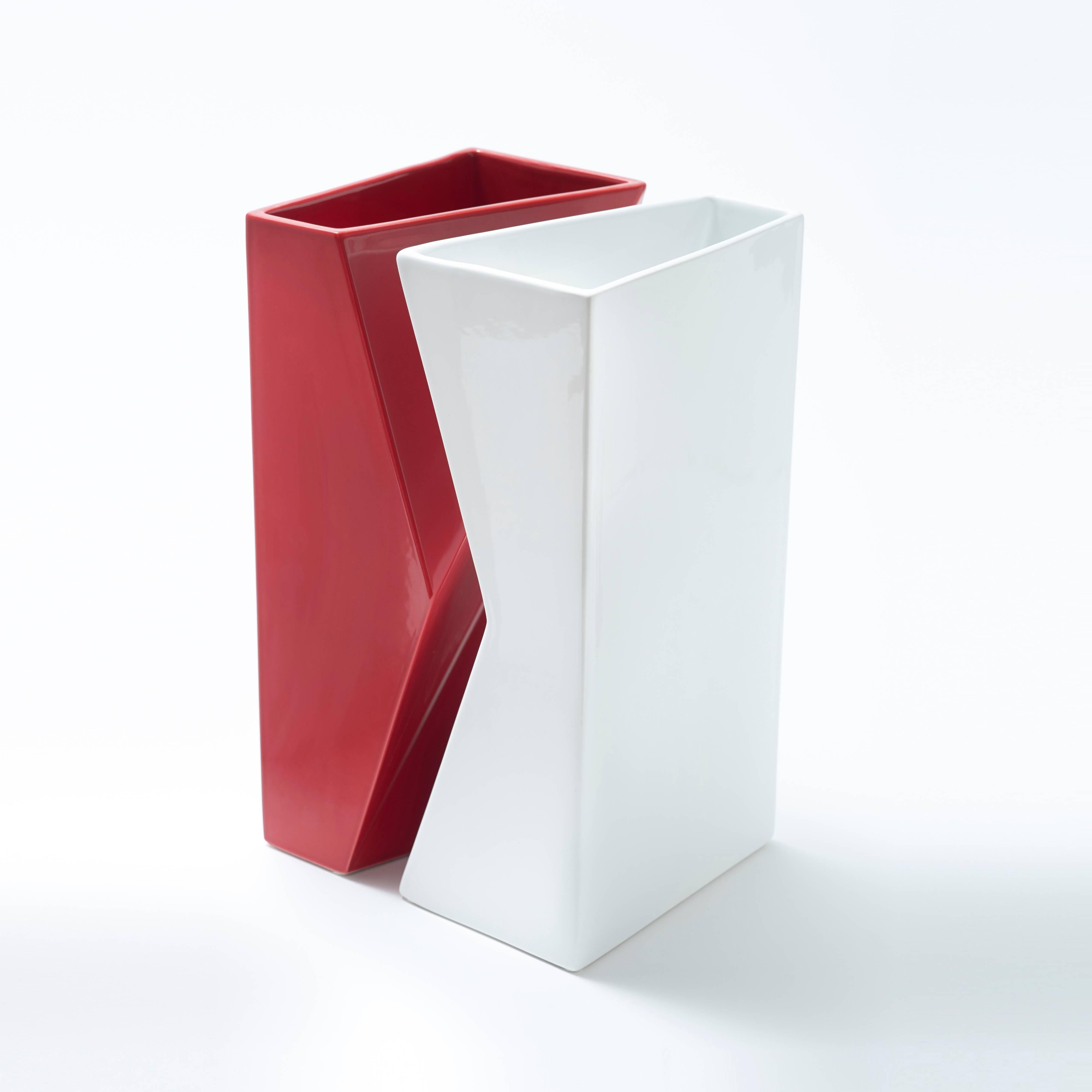 Modern Verso Pair Of Handmade Ceramic Vases In Red And White For