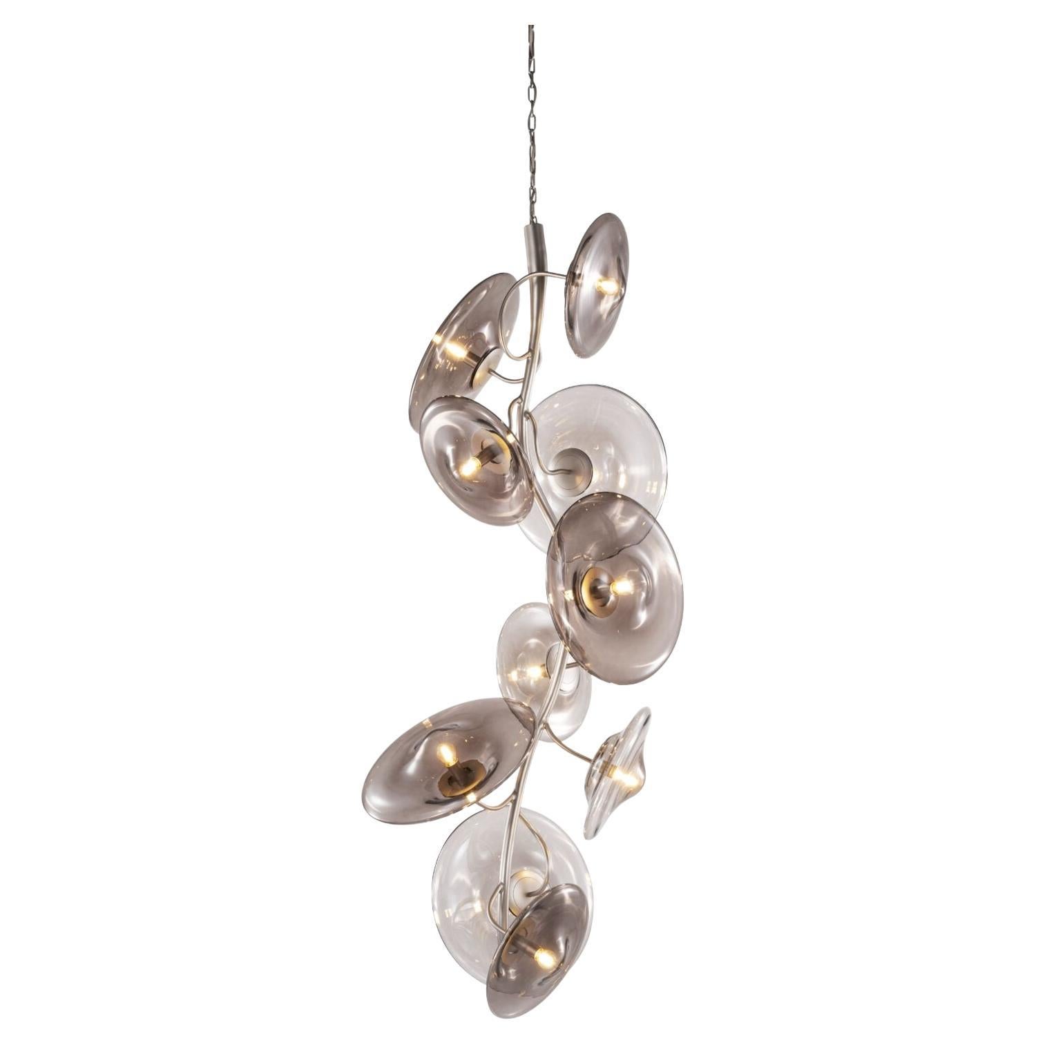 La force tranquille de la plus petite graine, qui s'éveille sous la terre, traverse l'obscurité vers la lumière et finit par s'épanouir. La collection Blossom incarne le pouvoir remarquable de la transformation et de la croissance. Il capture le