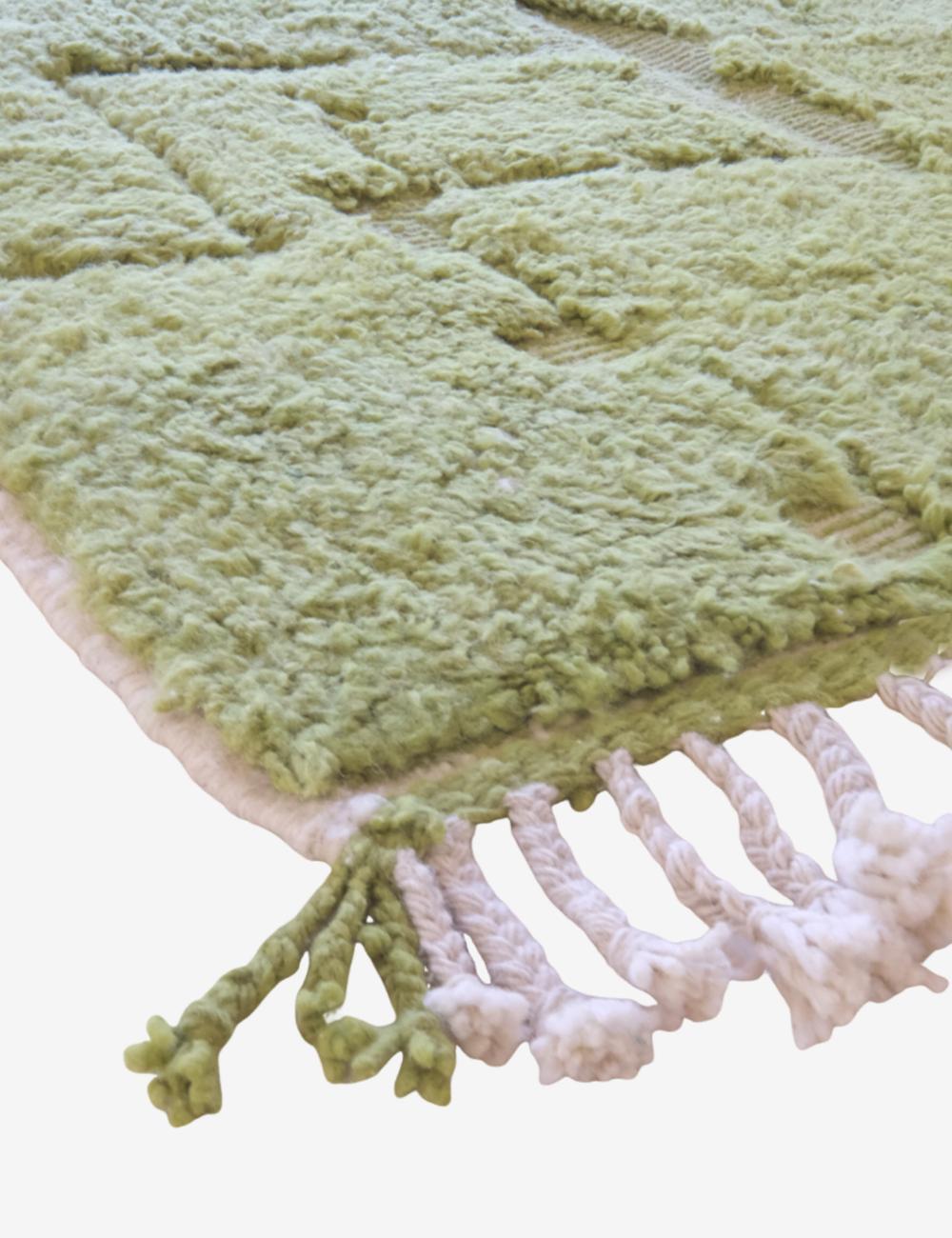 Tappeto moderno in lana Boujaad marocchina di colore verde vibrante con disegno inciso In condizioni Nuovo in vendita a Los Angeles, CA