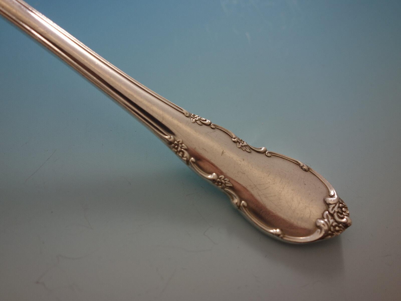 Lovely Modern Victorian by Lunt Sterling Silver Flatware set - 30 pieces. Great starter set! This set includes:

6 Knives, 8 3/4