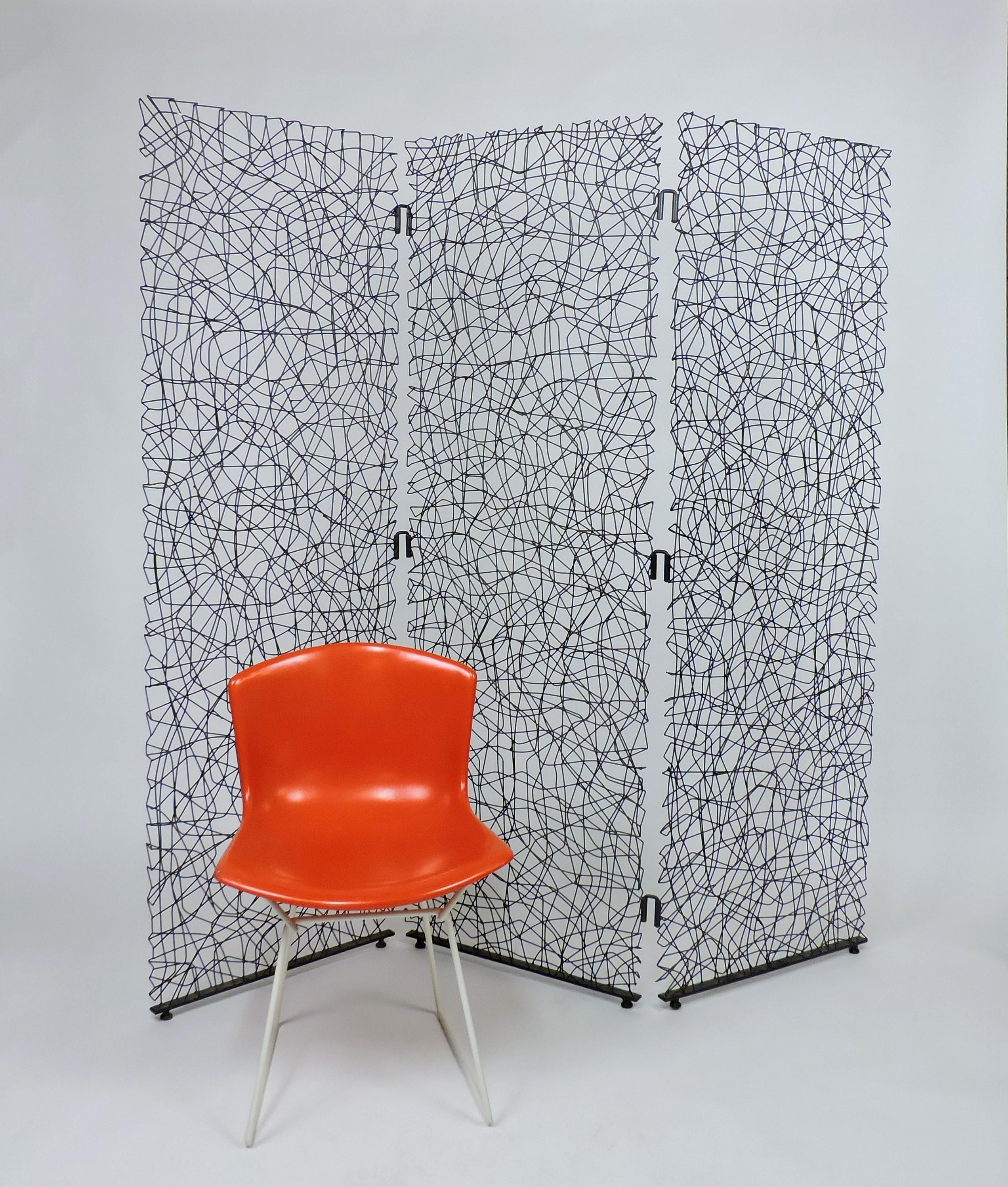 Modern Vintage Abstract Metal Wire Three Panel Screen or Room Divider In Good Condition For Sale In Chesterfield, NJ