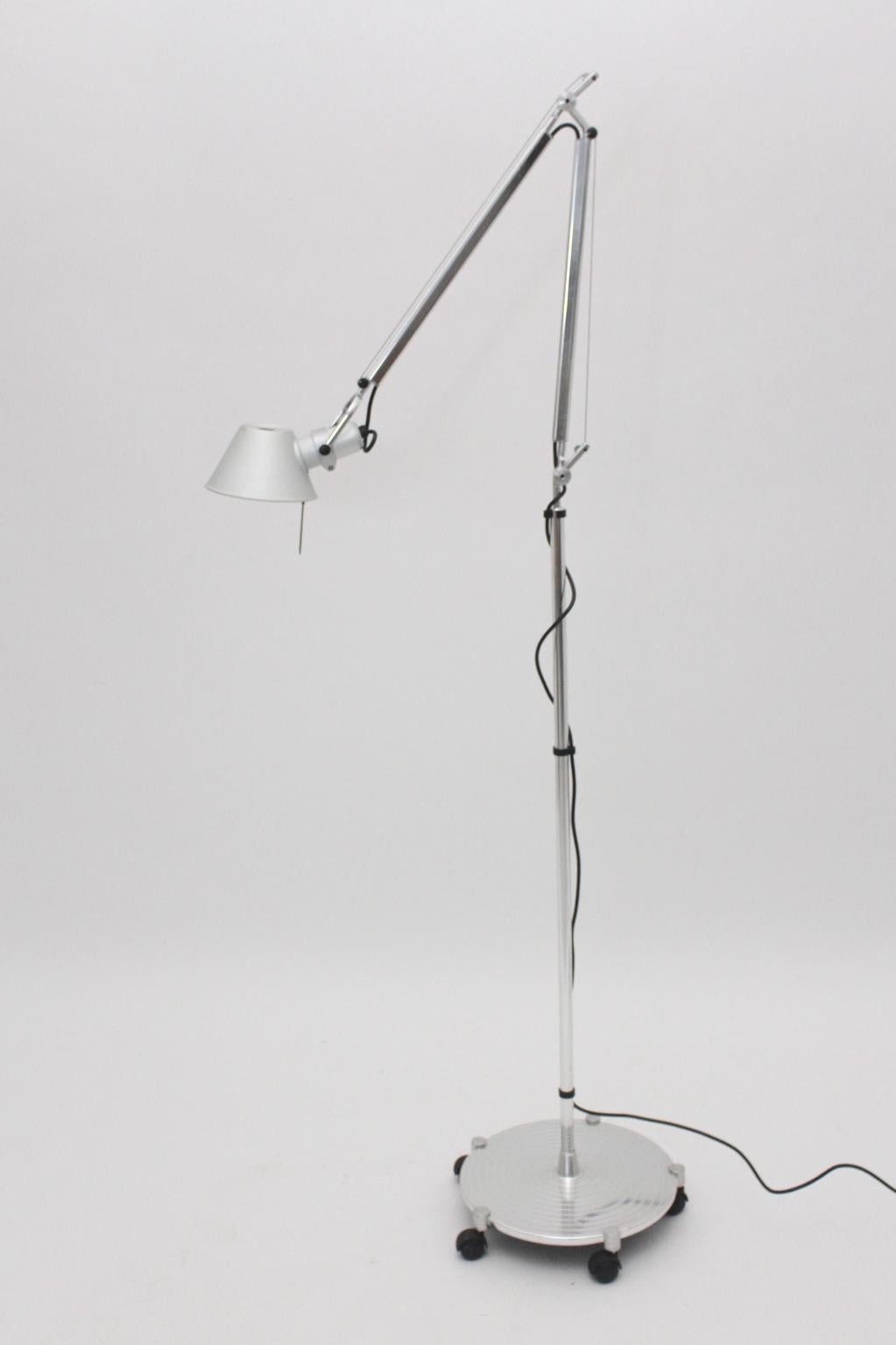 Moderne Vintage-Stehlampe aus Aluminium Michel De Lucchi Giancarlo Fassina 1987 Italien (Italienisch) im Angebot