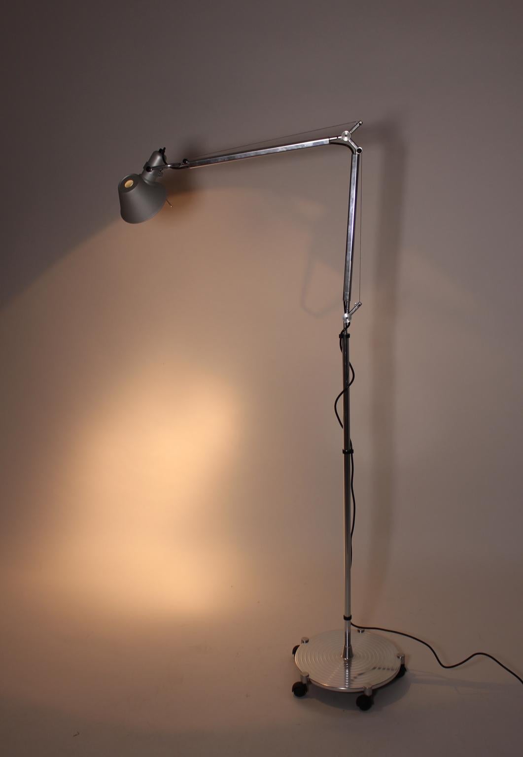 Modern Vintage Aluminum Floor Lamp Michel De Lucchi Giancarlo Fassina 1987 Italy In Good Condition For Sale In Vienna, AT