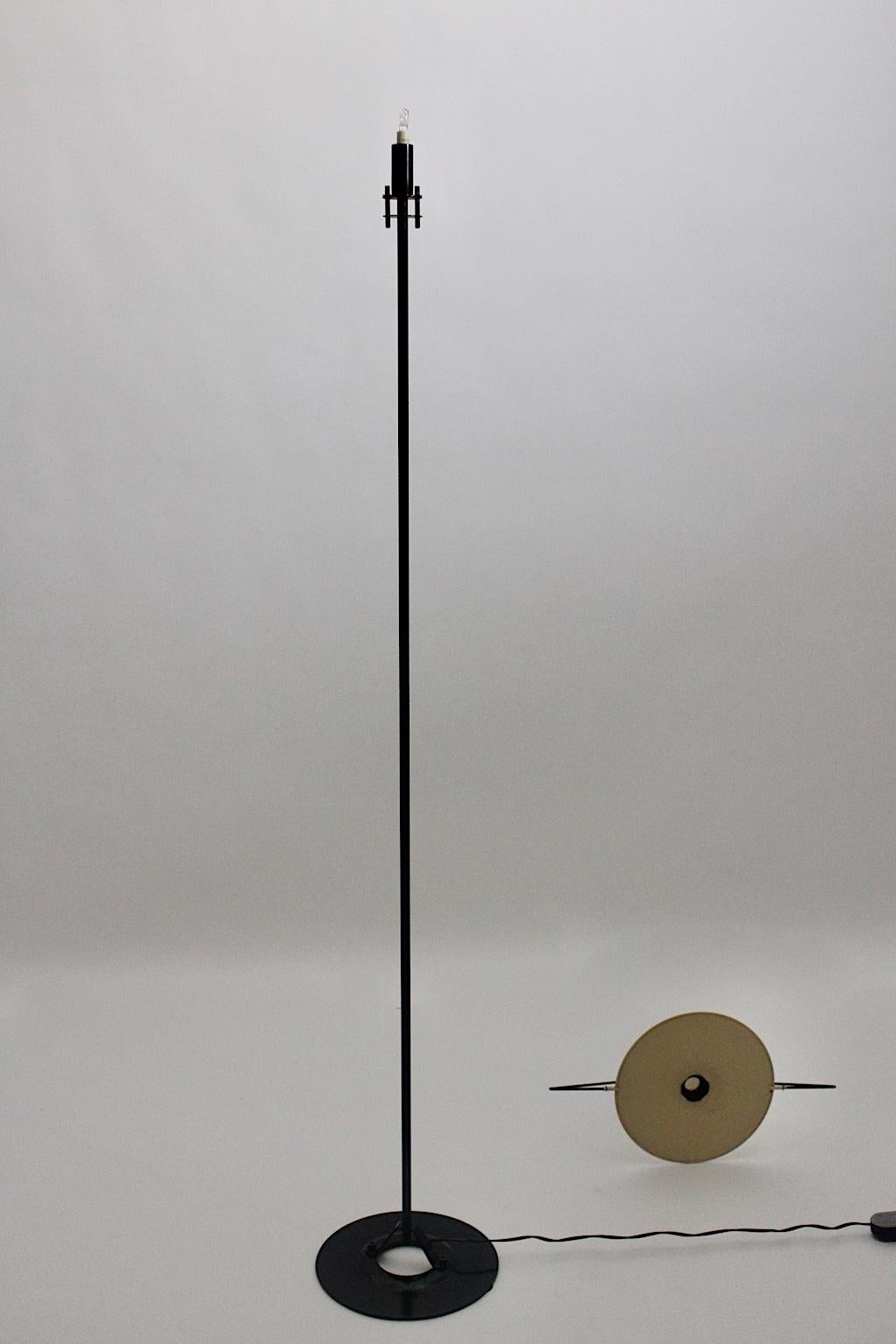 Modern Vintage Artemide Metal Floor Lamp by Carlo Forcolini 1980s Italy For Sale 8