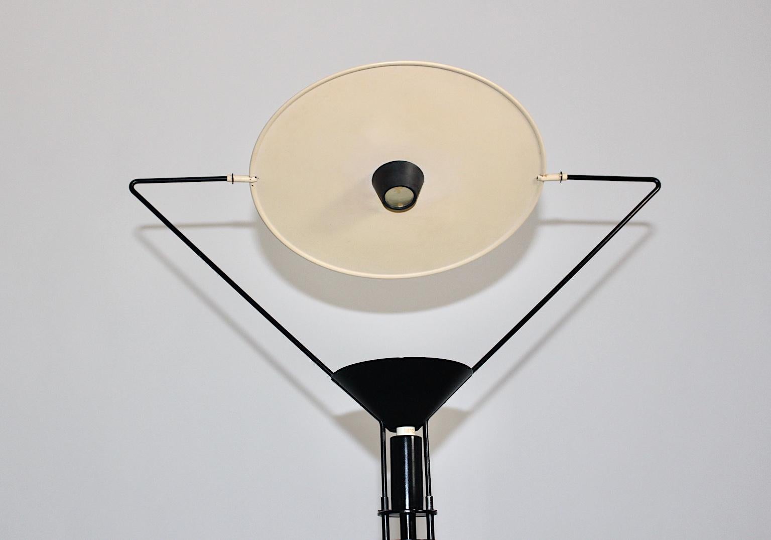 Modern Vintage Artemide Metal Floor Lamp by Carlo Forcolini 1980s Italy In Good Condition For Sale In Vienna, AT