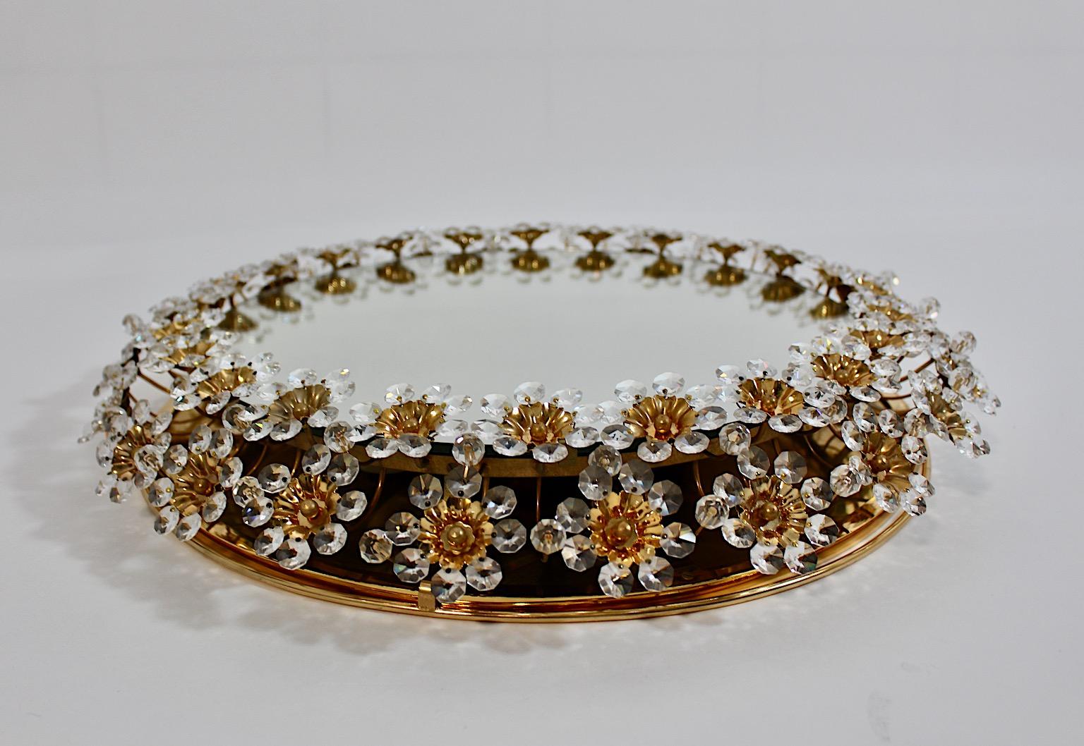 Modern Vintage Backlit Circular Wall Mirror Gilt Brass Crystal Flower 1960 Palwa In Good Condition For Sale In Vienna, AT