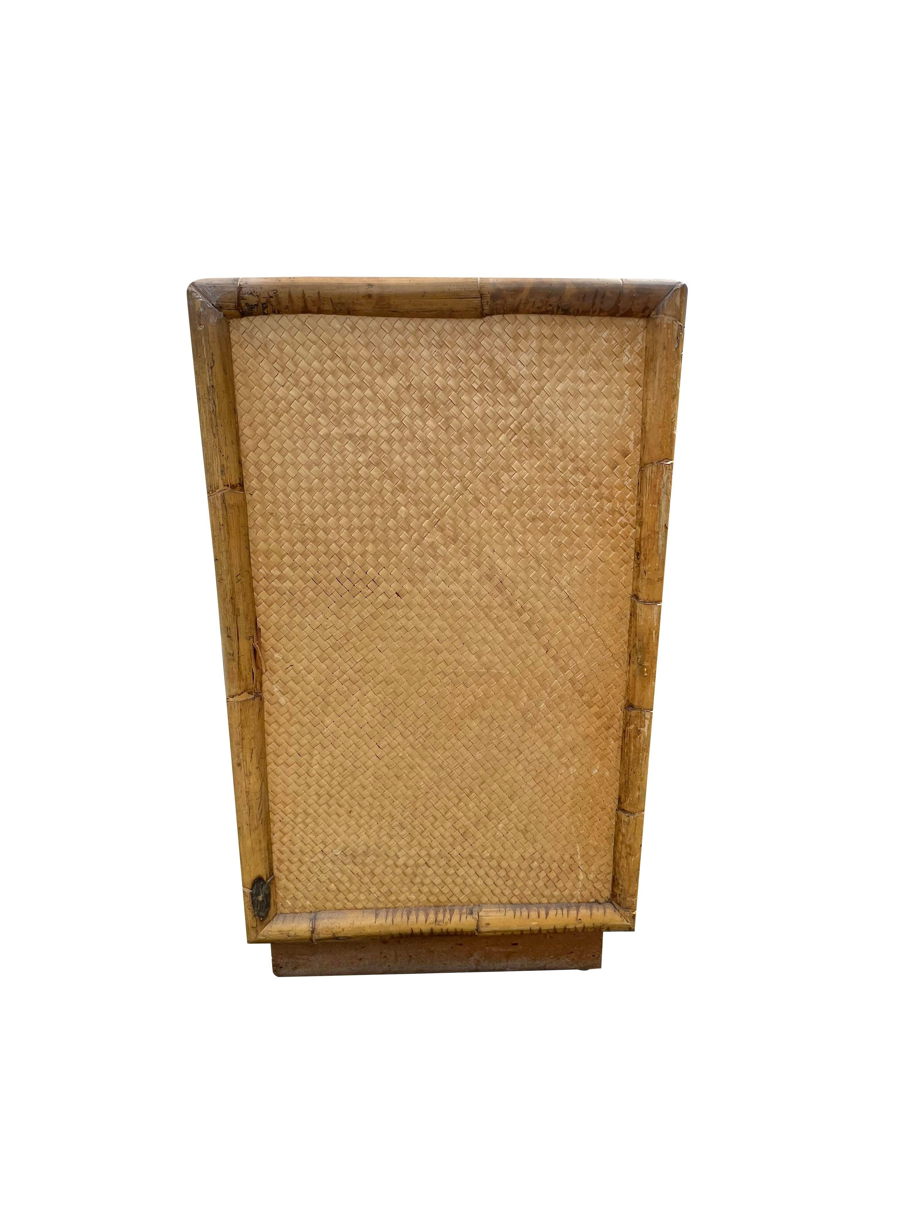 Credenza moderna vintage in rattan di bambù Nature Stile costiero Boho Chic In condizioni buone in vendita a Saddle River, NJ