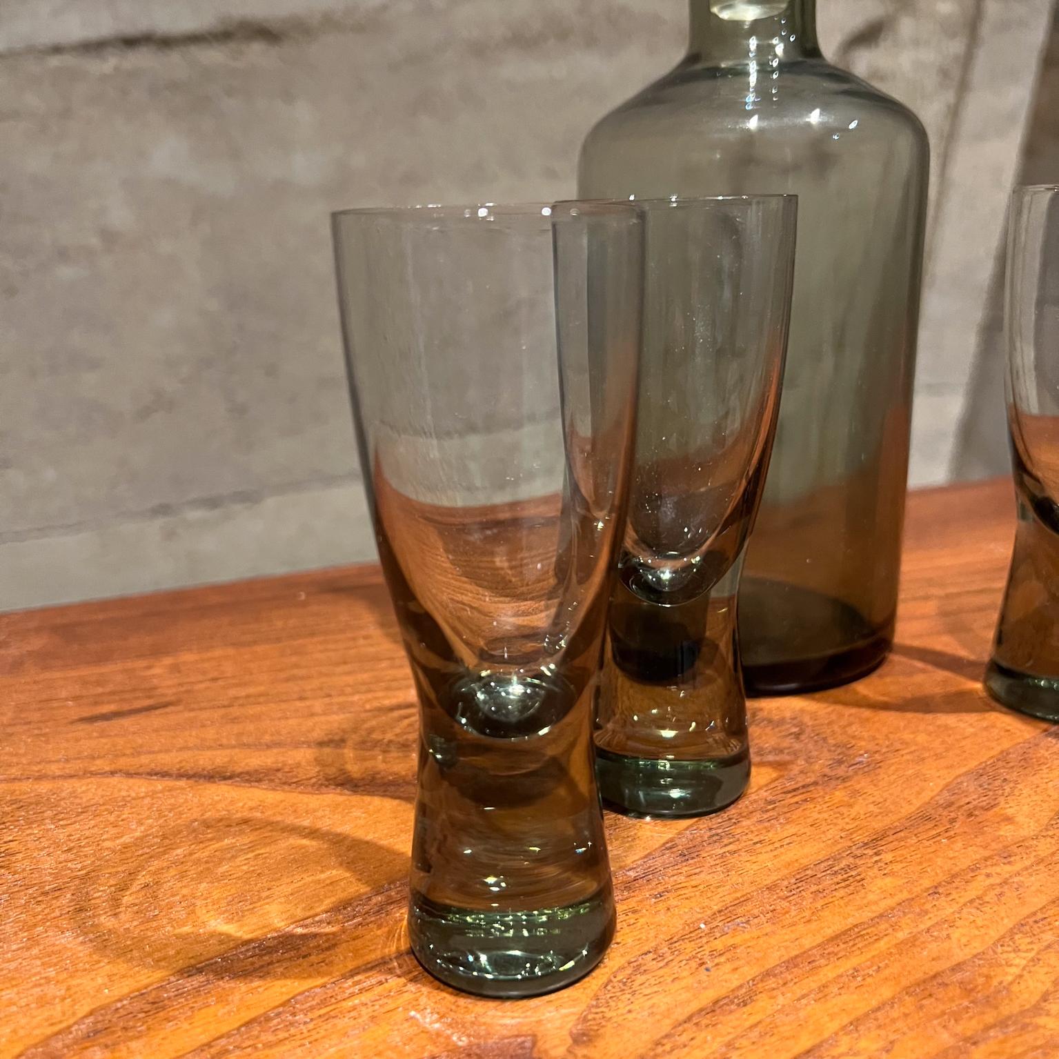 20th Century Modern Vintage Barware Decanter Carafe Four Glass Set  For Sale