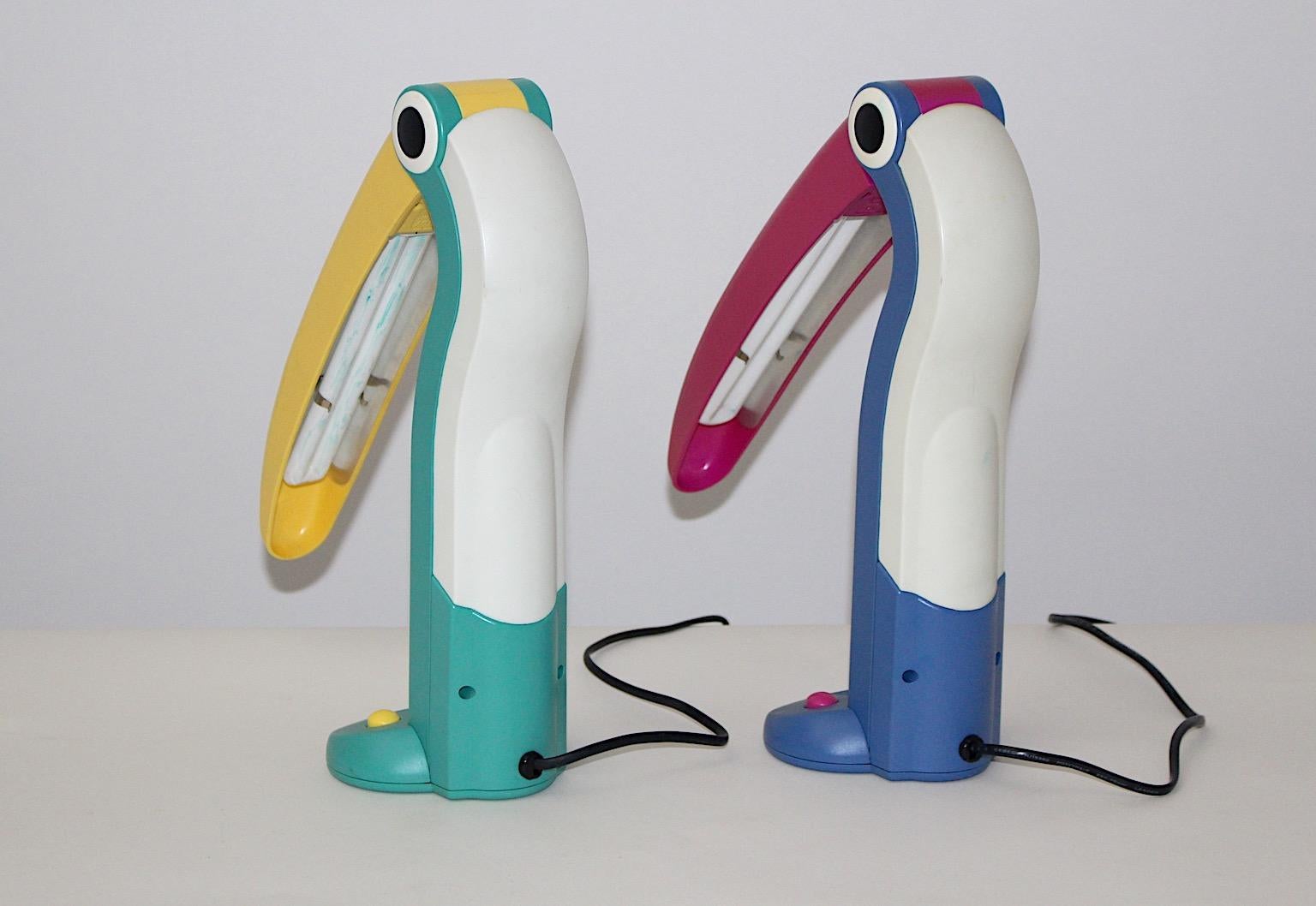 Modern Vintage Birds Animal Plastic Table Lamps Pair Duo H.T.Huang Taiwan 1980s In Good Condition For Sale In Vienna, AT
