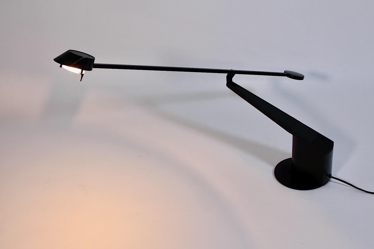 Italiano Lampada da tavolo moderna vintage nera Rodolfo Bonetto anni '80 Italia in vendita