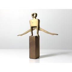Escultura abstracta moderna vintage de latón de una gimnasta, por Dolbi Cashier, hacia la década de 1980