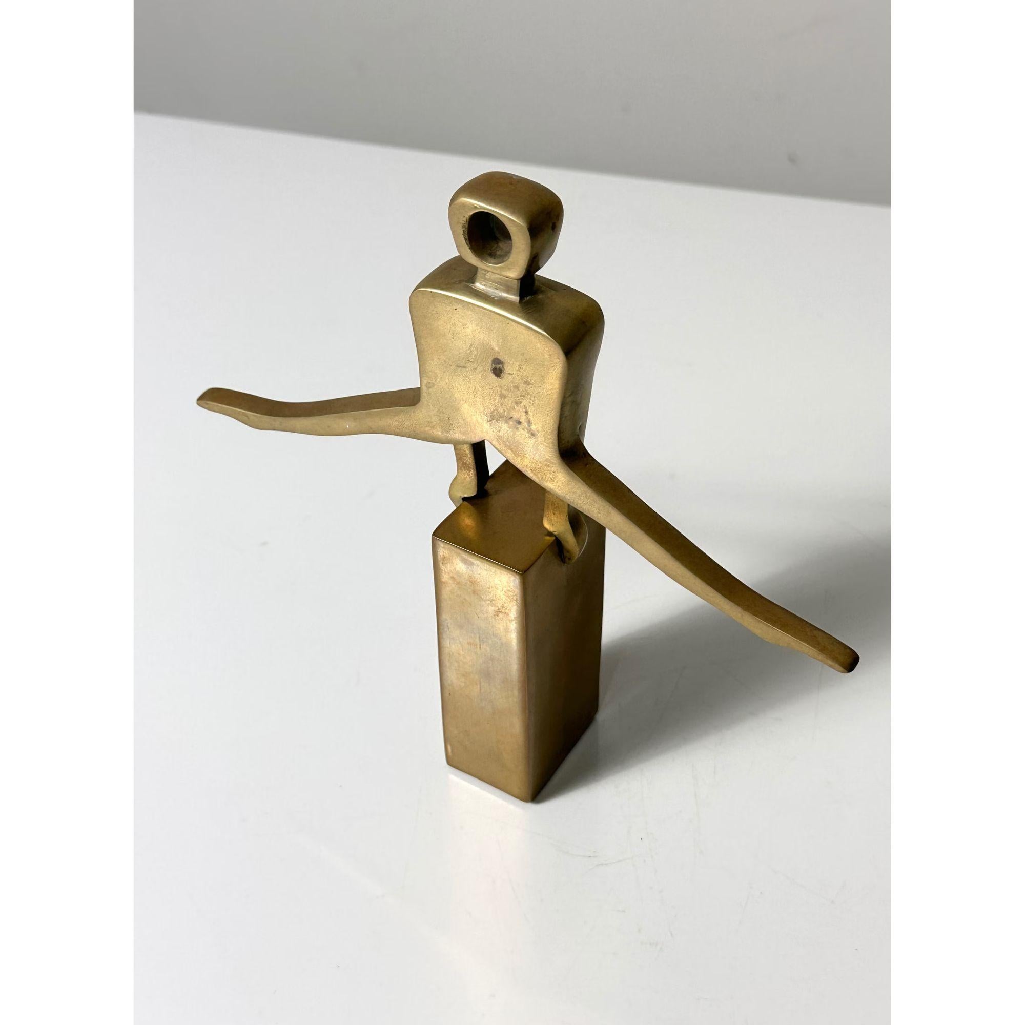 Laiton Modernity Vintage Brass Abstract Sculpture of Gymnast by Dolbi Cashier, circa 1980 en vente