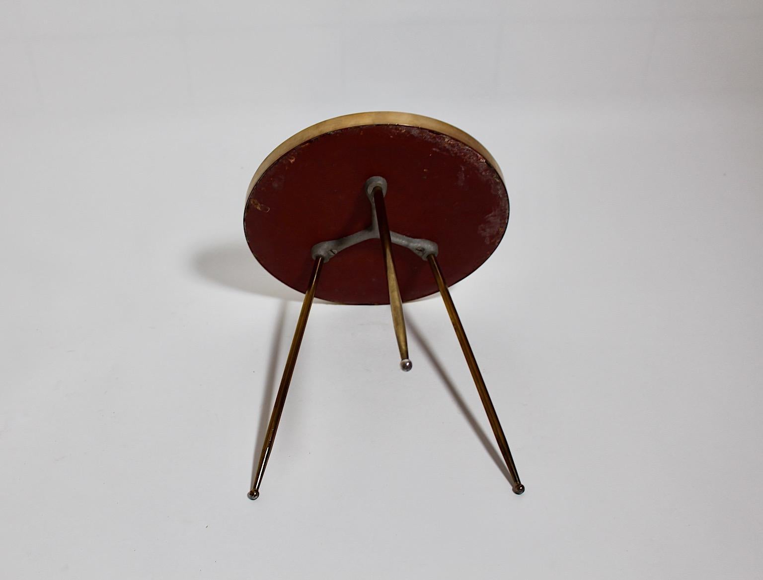 Laiton Table d'appoint moderne en laiton aux couleurs pastel 1990, Italie en vente