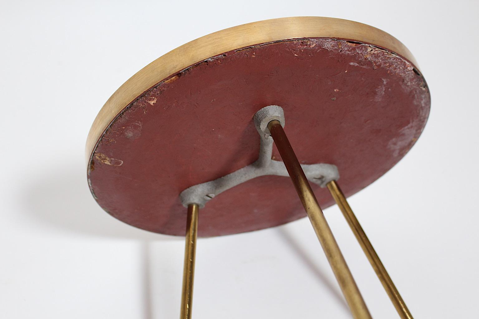Table d'appoint moderne en laiton aux couleurs pastel 1990, Italie en vente 1