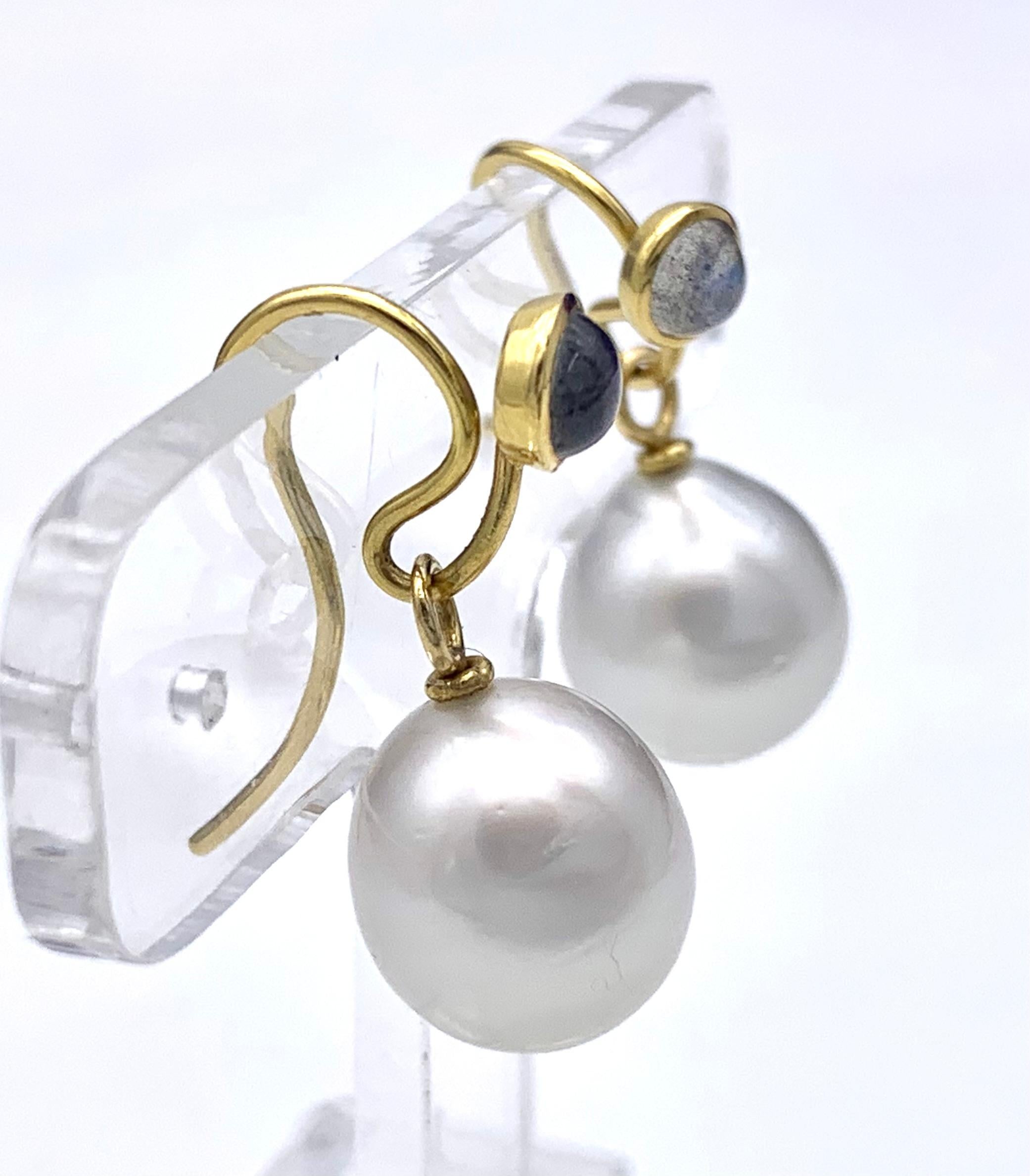 Modern Vintage Gold South Sea Pearl Moonstone Cabochon Drop Dangle Earrings  In Good Condition For Sale In Munich, Bavaria