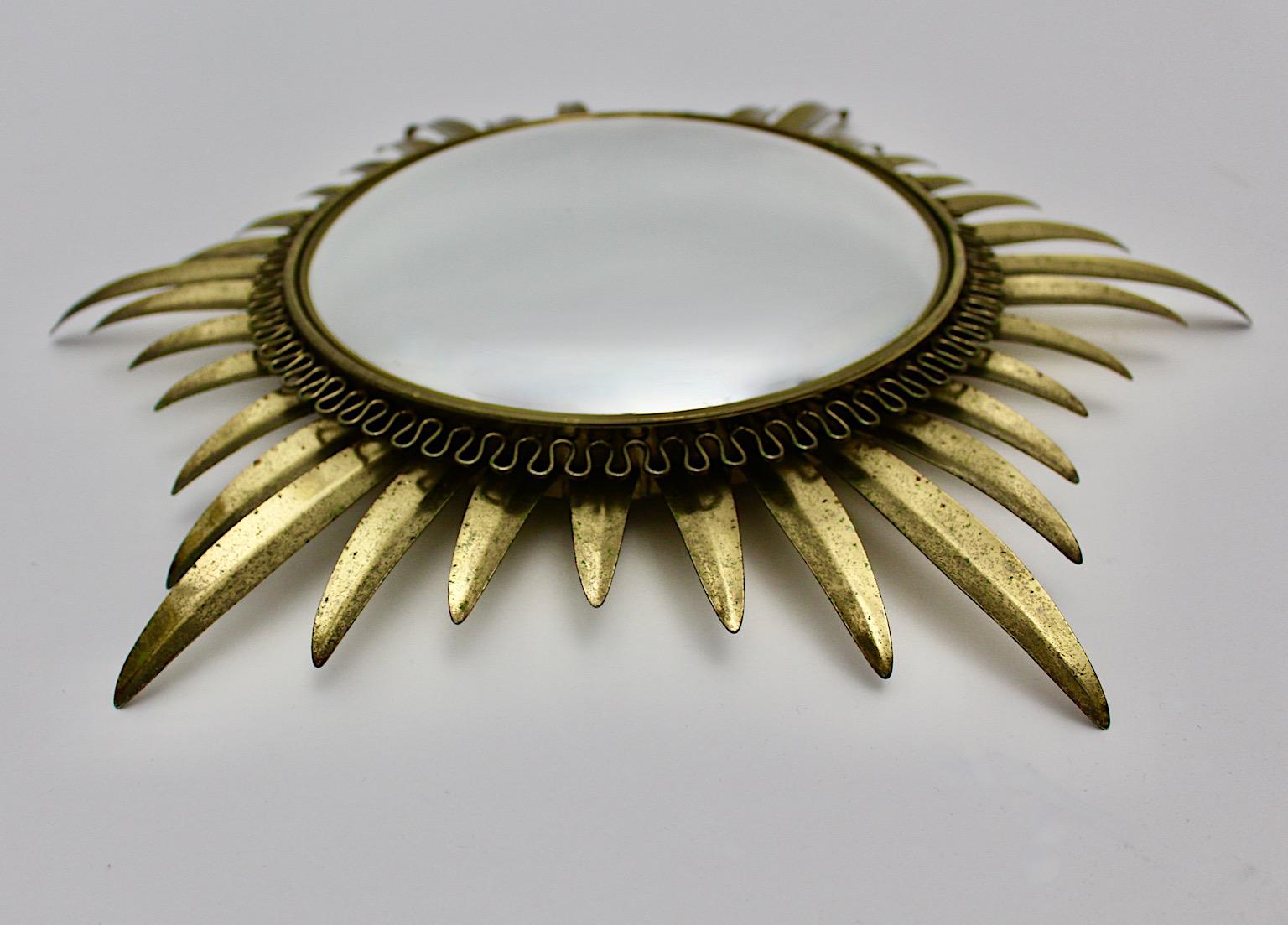 Modern Vintage Golden Metal Sunburst Convex Wall Mirror, France, 1970s In Good Condition For Sale In Vienna, AT