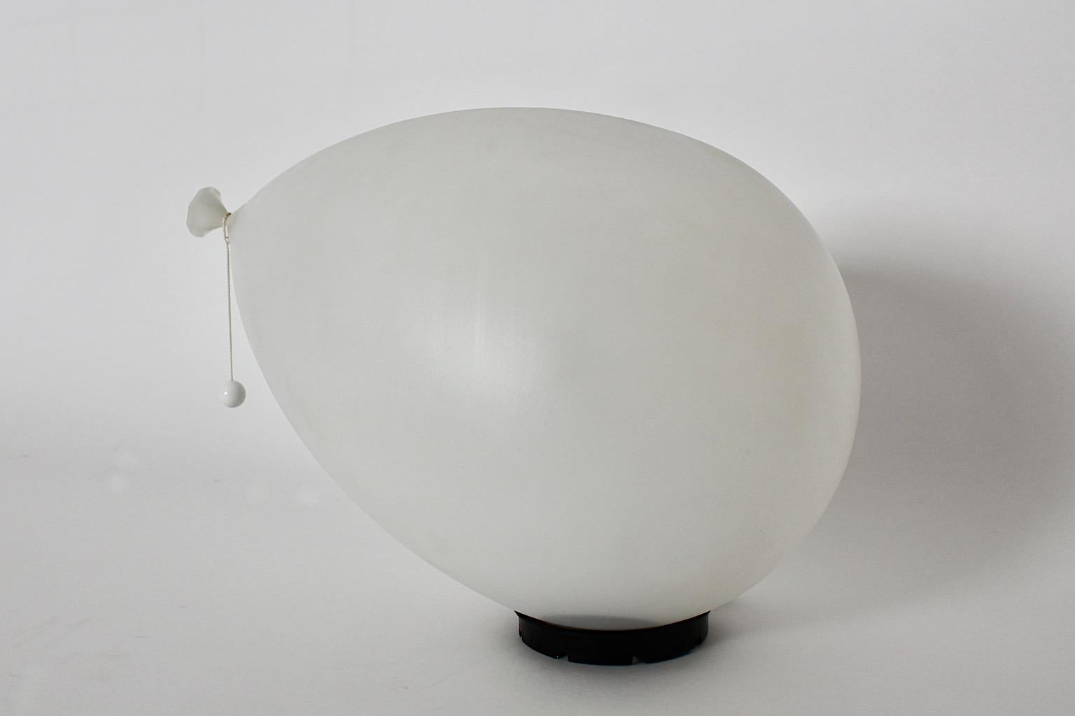 Große weiße Vintage-Wandleuchter-Tischlampe mit Ballon, Einbaubeleuchtung, Yves Christin, Moderne  im Angebot 5