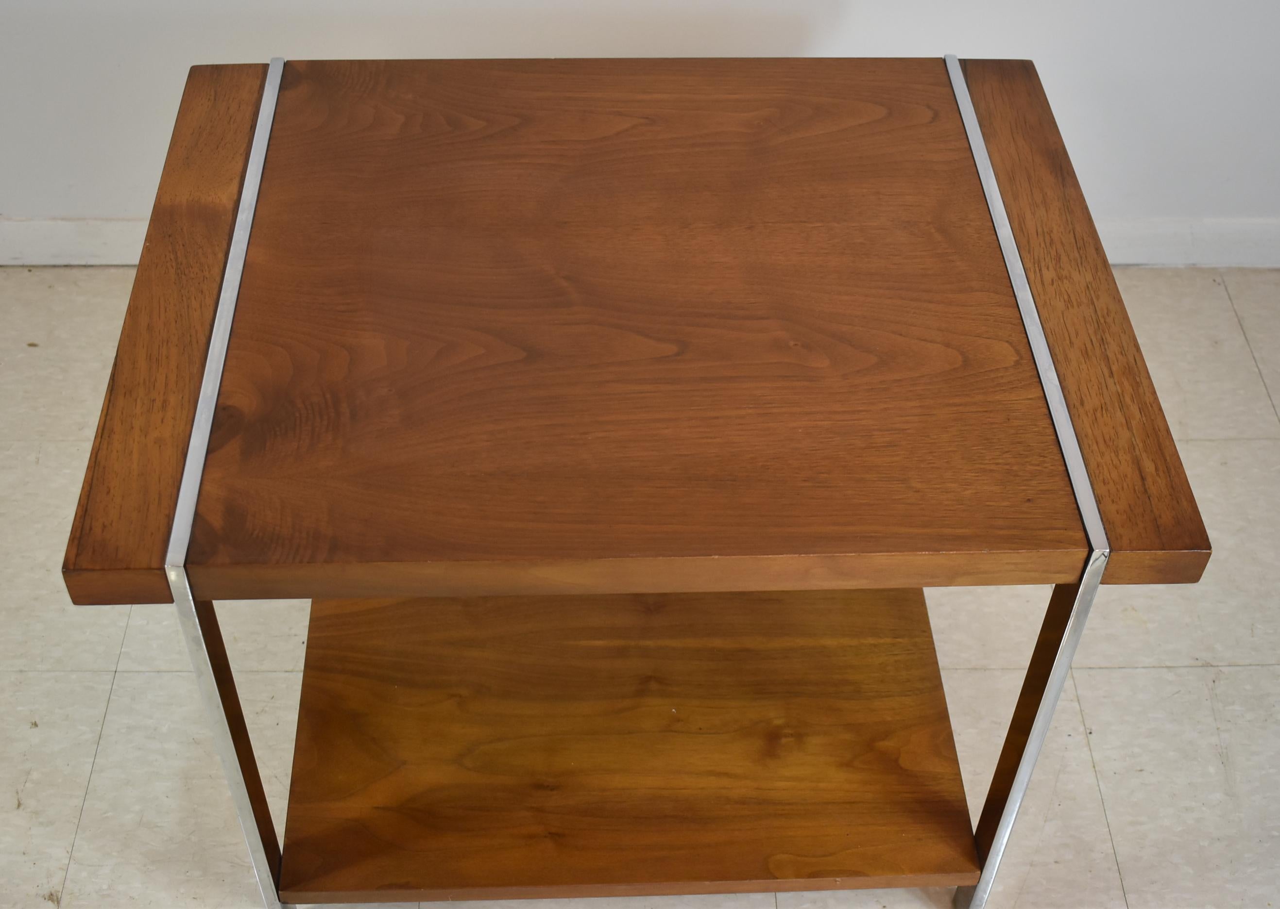 Mid-Century Modern walnut and chrome side table by Lane Furniture. Very nice condition. A few very minor edge dents. Dimensions: 21.75