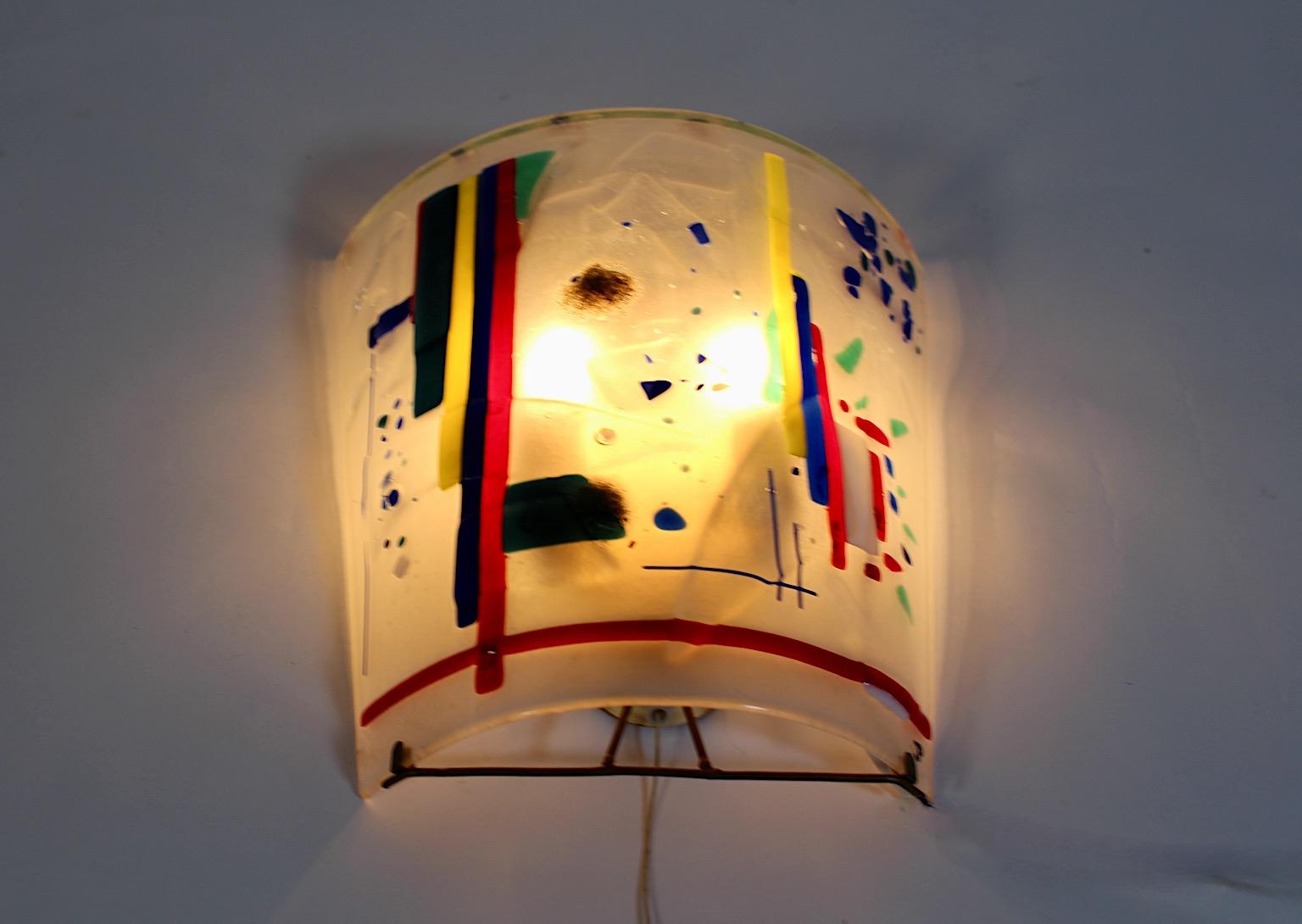 Moderne Vintage-Wandleuchte aus mehrfarbigem Glas und Metall, 1980er Jahre, Italien im Angebot 1