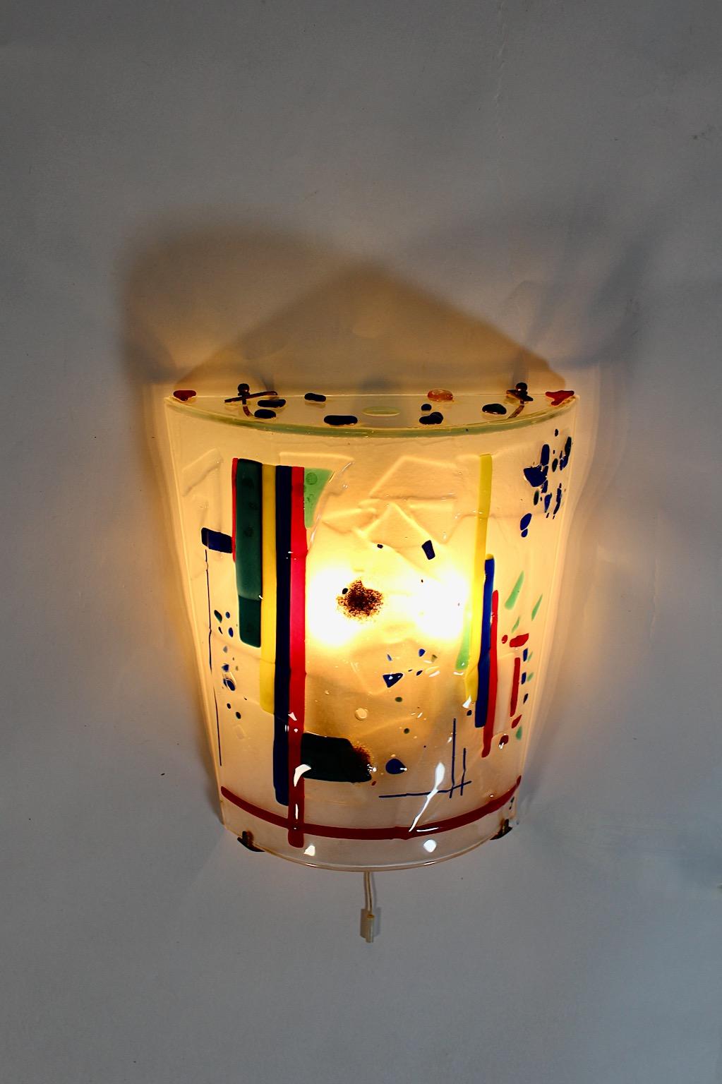 Moderne Vintage-Wandleuchte aus mehrfarbigem Glas und Metall, 1980er Jahre, Italien im Angebot 2