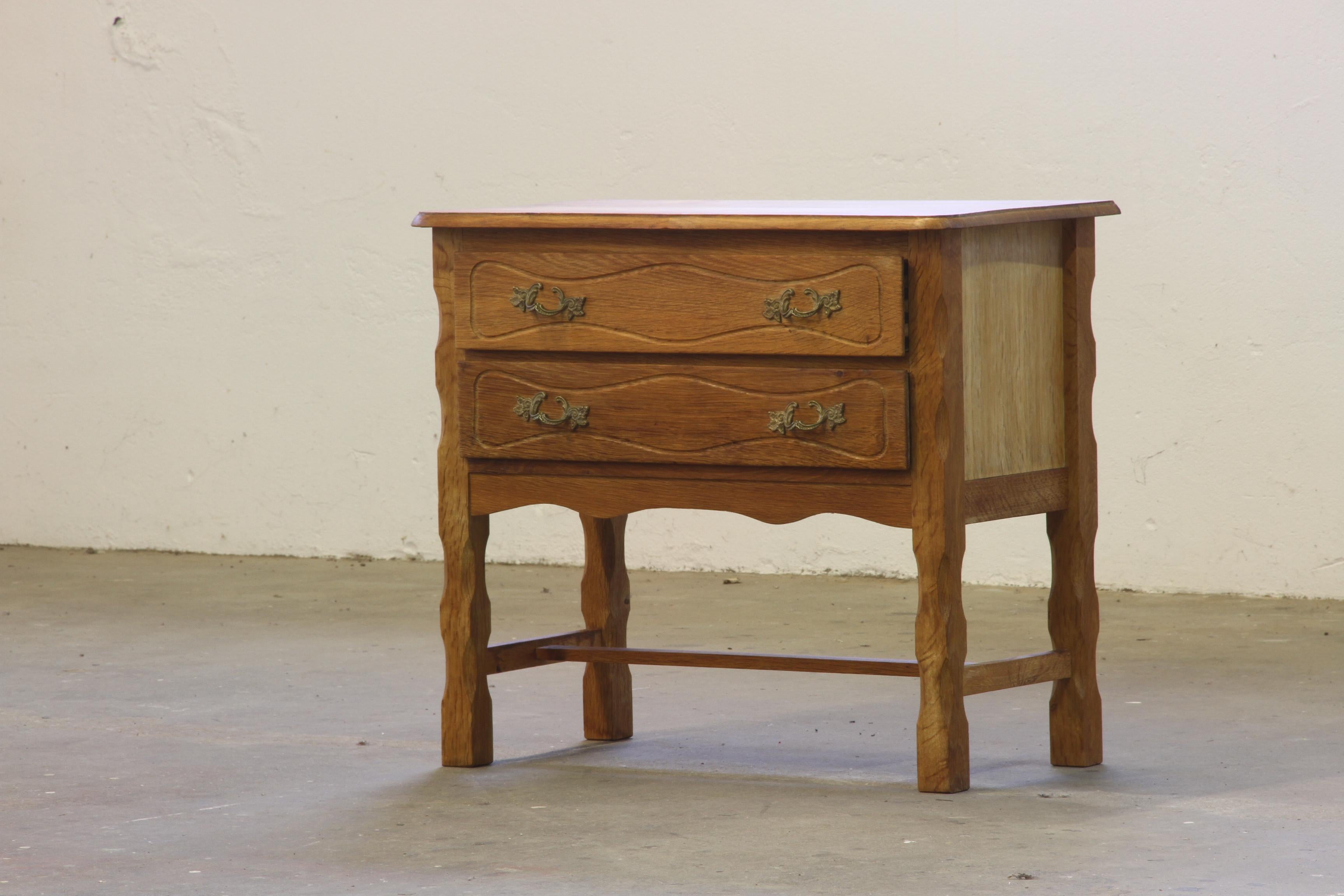 Oak bedside table / nightstand manufactured in Denmark during the 1960s/70s and often attributed to the renowned Danish designer Henning/Henry Kjærnulf. Kjærnulf is globally recognized for his unique fusion of Scandinavian Modern aesthetics with