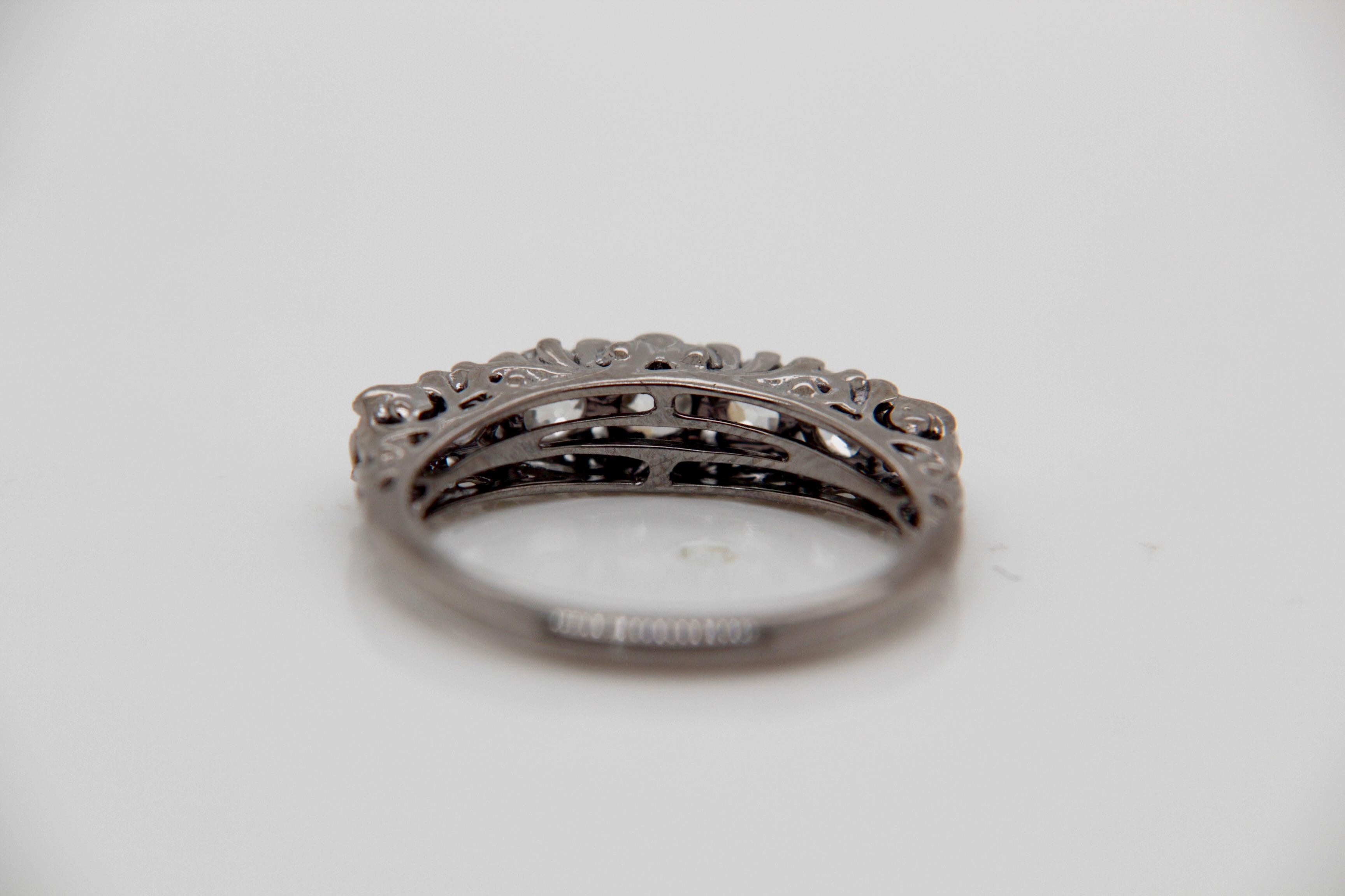 Anillo de diamantes talla antigua vintage moderno en oro de 14 quilates en Nuevo estado para la venta en Bangkok, TH