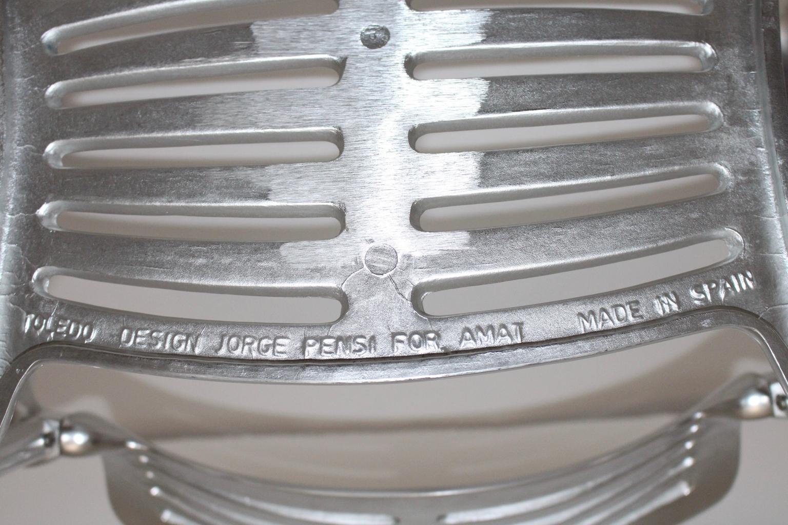 Modern Vintage Pair of Aluminum Chairs by Jorge Pensi, Spain 1986-1988 for Amat For Sale 4