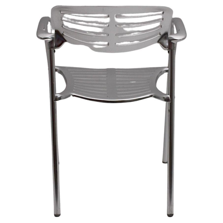 Moderner Satz von 6 Stühlen oder Gartenstühlen oder Esszimmerstühlen aus Aluminium von Jorge Pensi 1986-1988, Spanien.
Der Name Toledo leitet sich von einer Festung ab, die uneinnehmbar war. 
Produziert von Amat-3
Diese Stühle sind sowohl für den