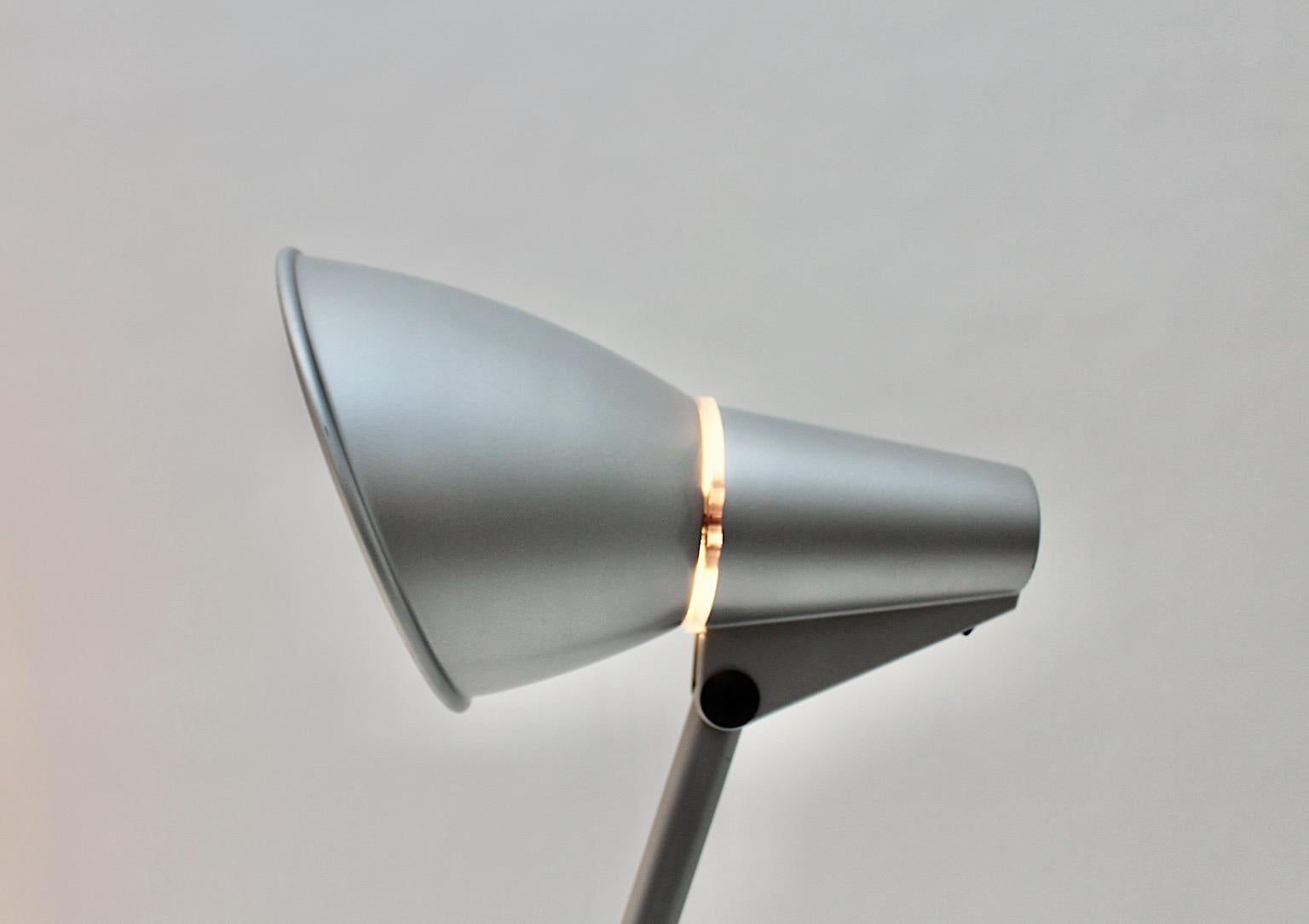 Moderne Vintage-Stehlampe aus Silber und Metall Hannes Wettstein für Artemide, 1996, Italien im Angebot 1