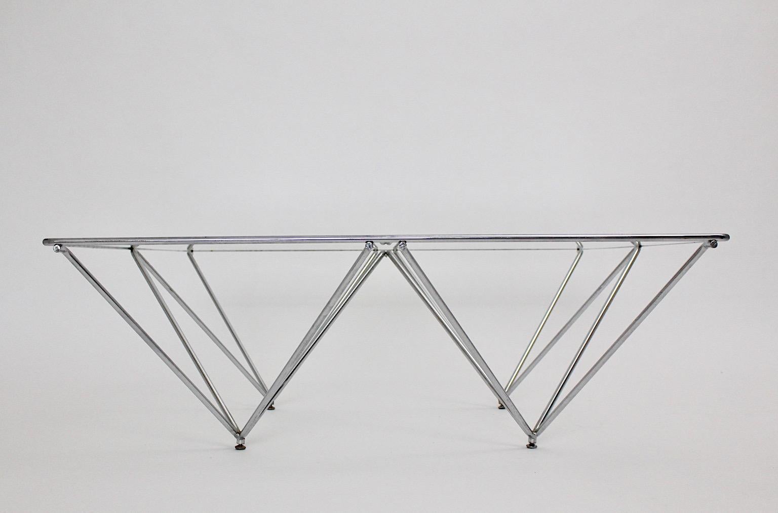 Modern vintage sofa table or coffee table from chromed metal tube steel and clear glass top 1980s Italy.
The chromed tube steel construction shows sleek design and adds a touch of coolness.
Very good condition
approx. measures:
Width: 100