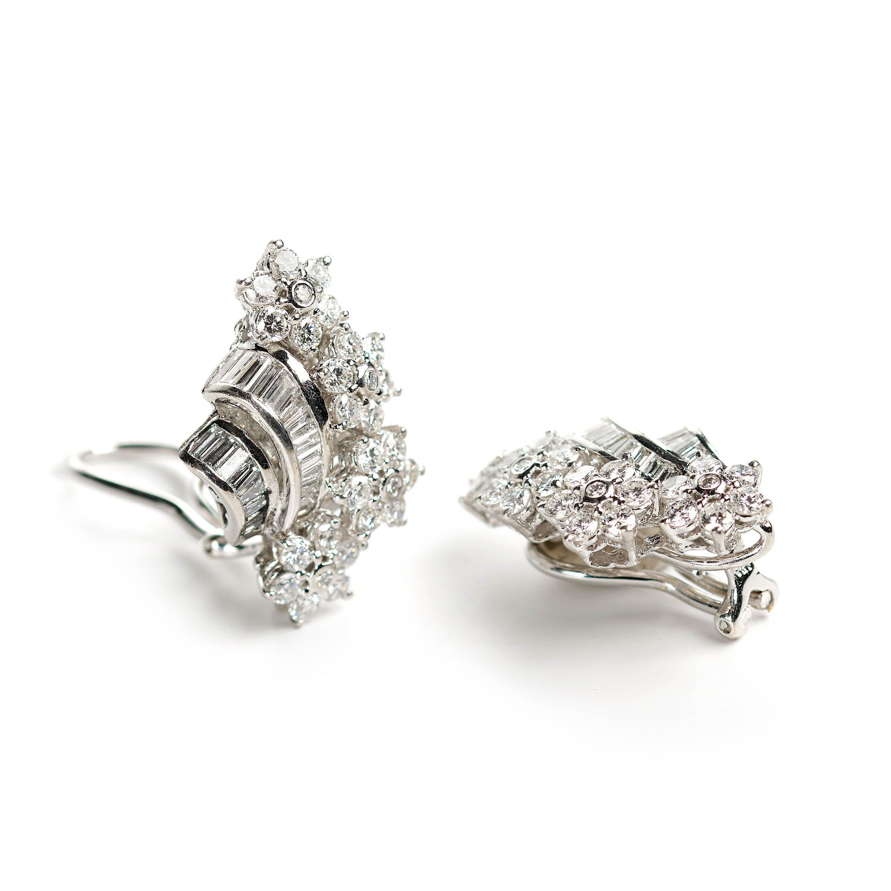 Contemporary Modern Vintage Style Diamond And Platinum Floral Clip Earrings, 4.12 Carats For Sale