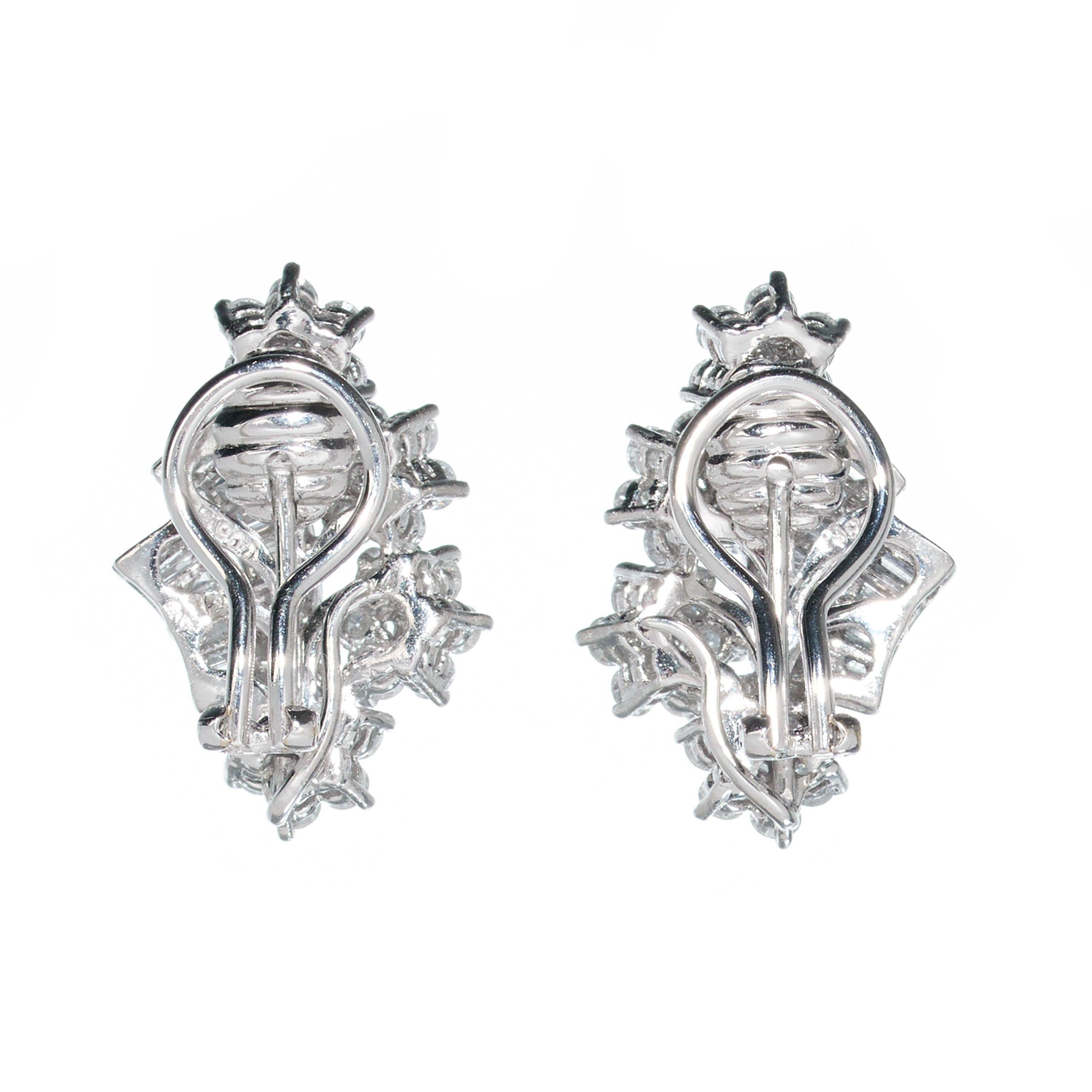 Modern Vintage Style Diamond And Platinum Floral Clip Earrings, 4.12 Carats In Good Condition For Sale In London, GB