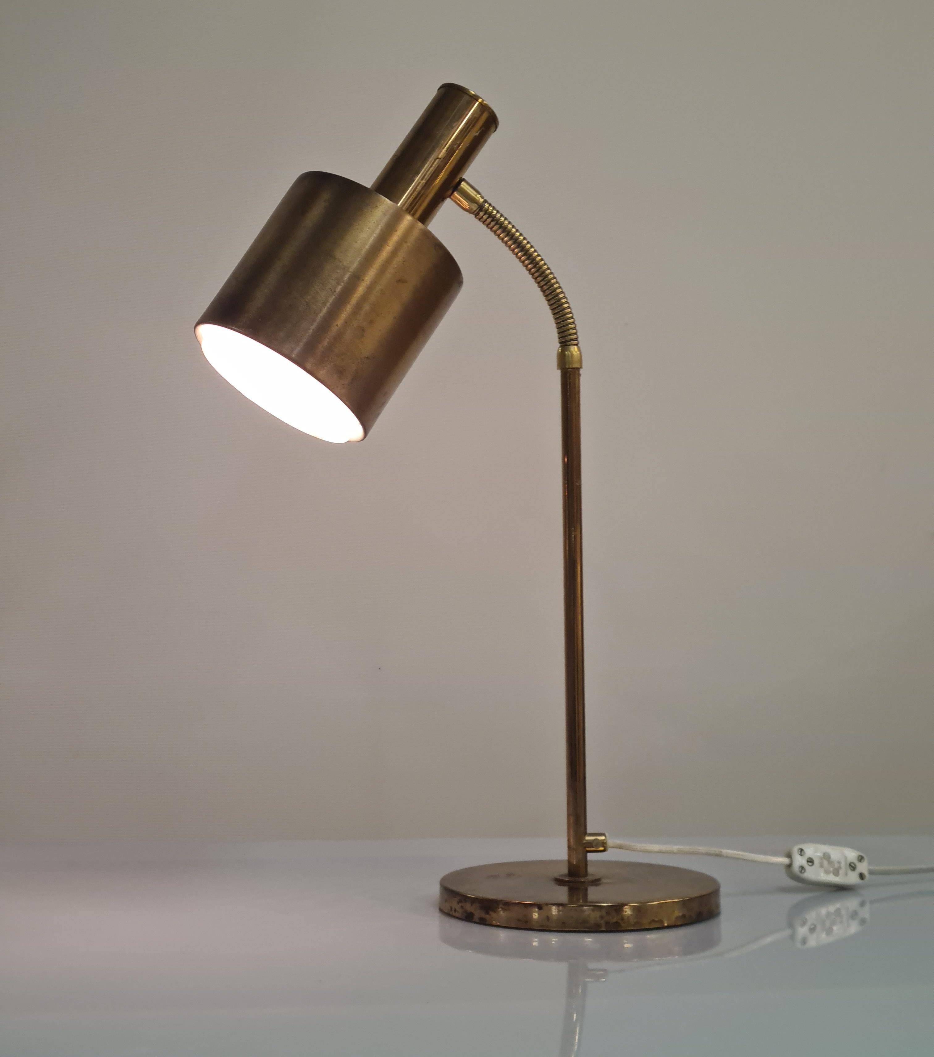 Modern Vintage Swedish Table Lamp in Brass For Sale 6