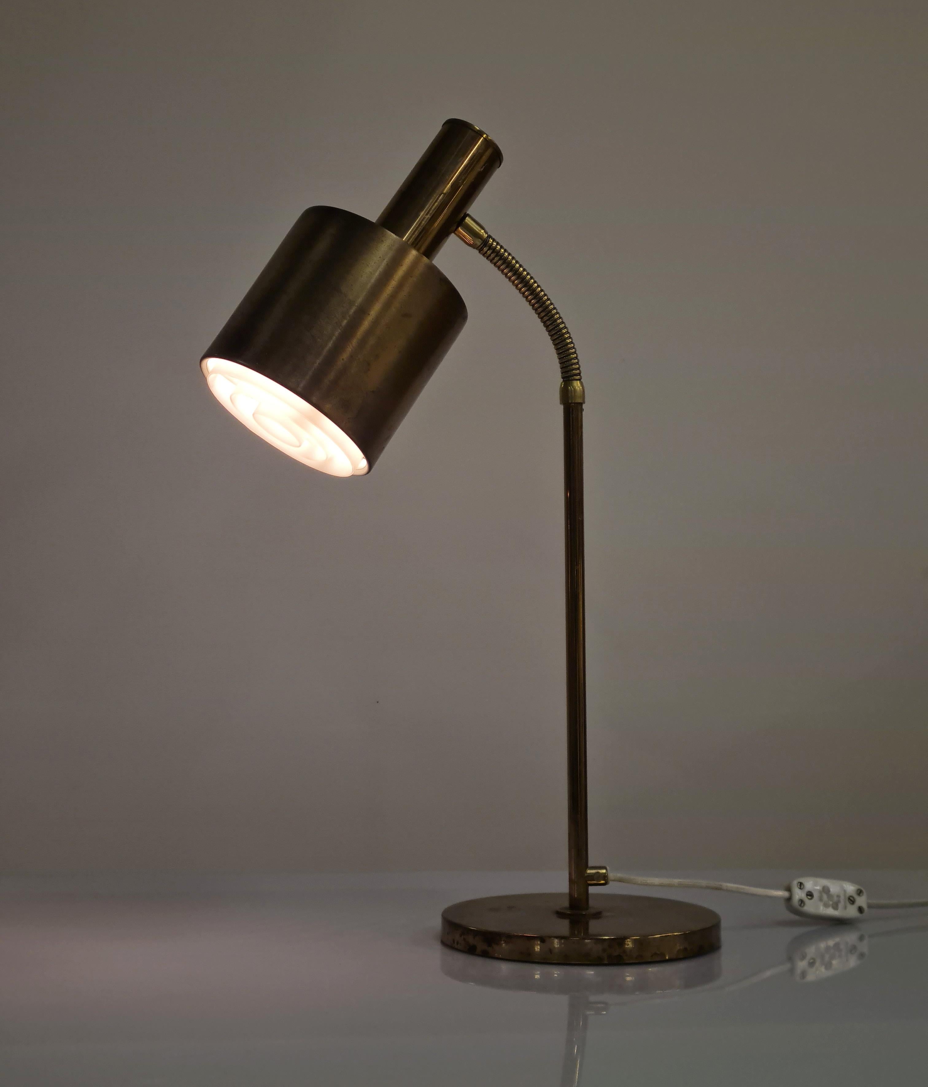 Modern Vintage Swedish Table Lamp in Brass For Sale 8