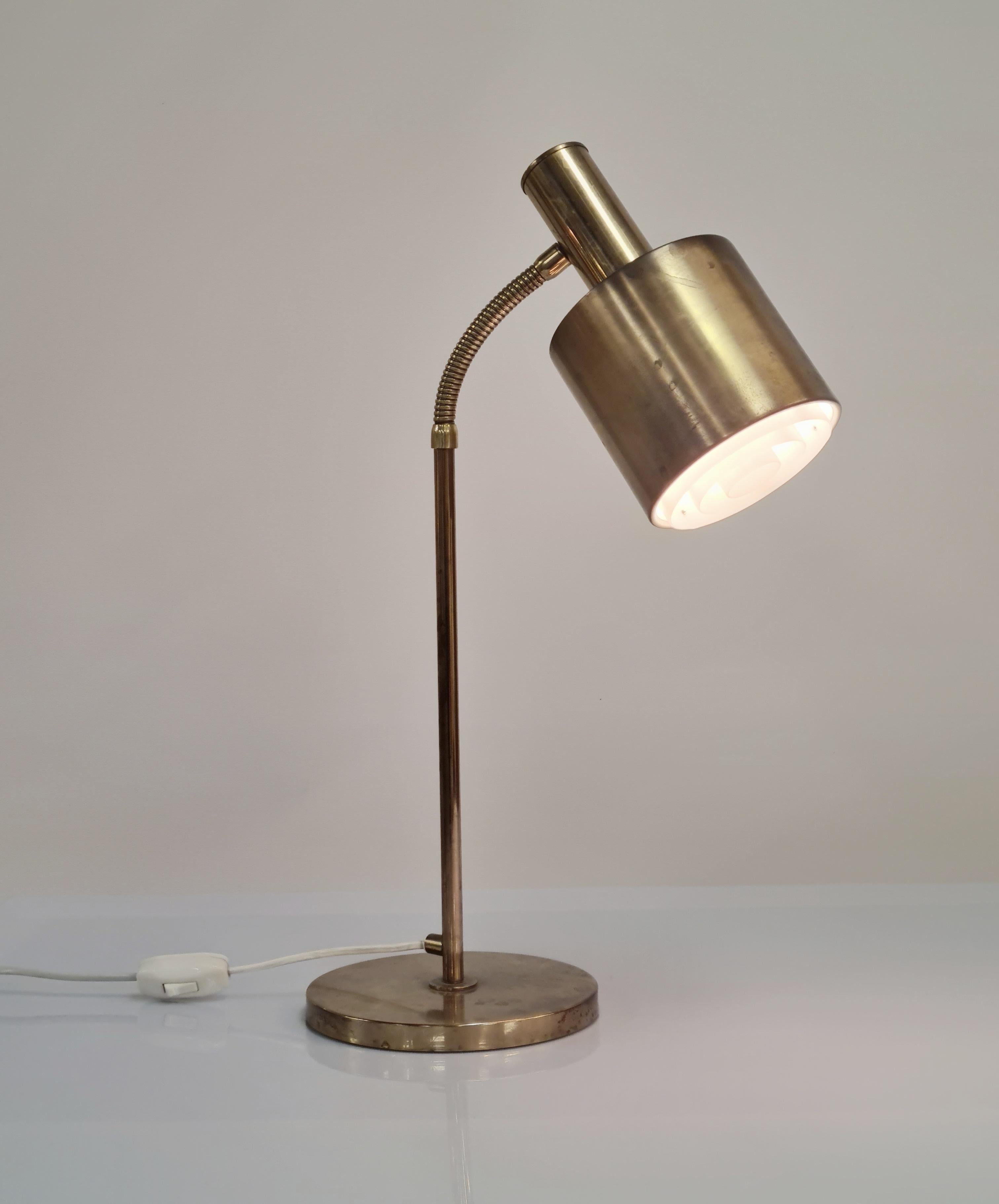 Modern Vintage Swedish Table Lamp in Brass For Sale 10