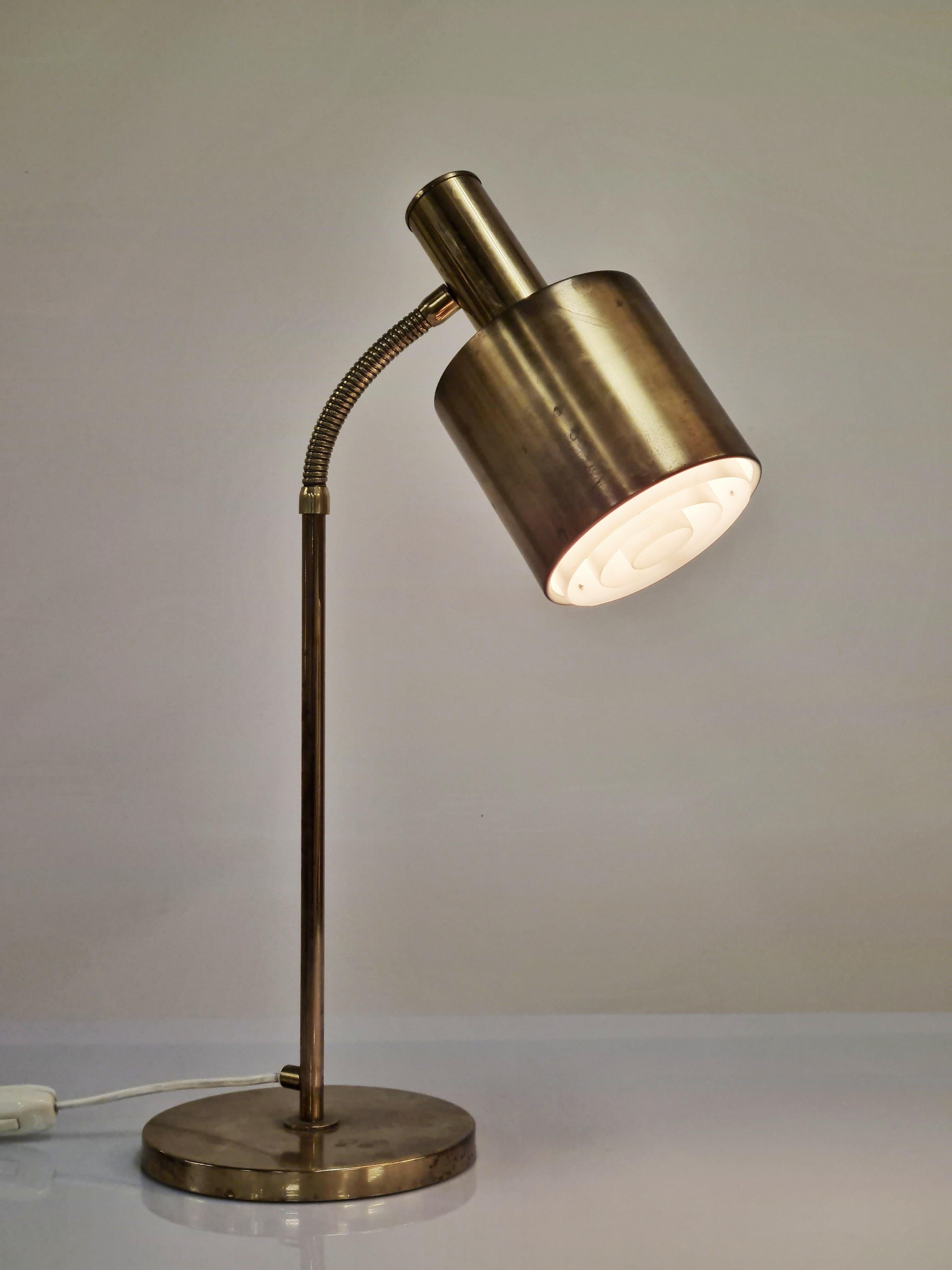 Beautiful vintage table lamp with Swedish markings (please see pictures). The lamp has an absolute gorgeous patina to the brass parts and is in a very good condition. Even though we cannot identify the maker or the designer, the lamp is of very high