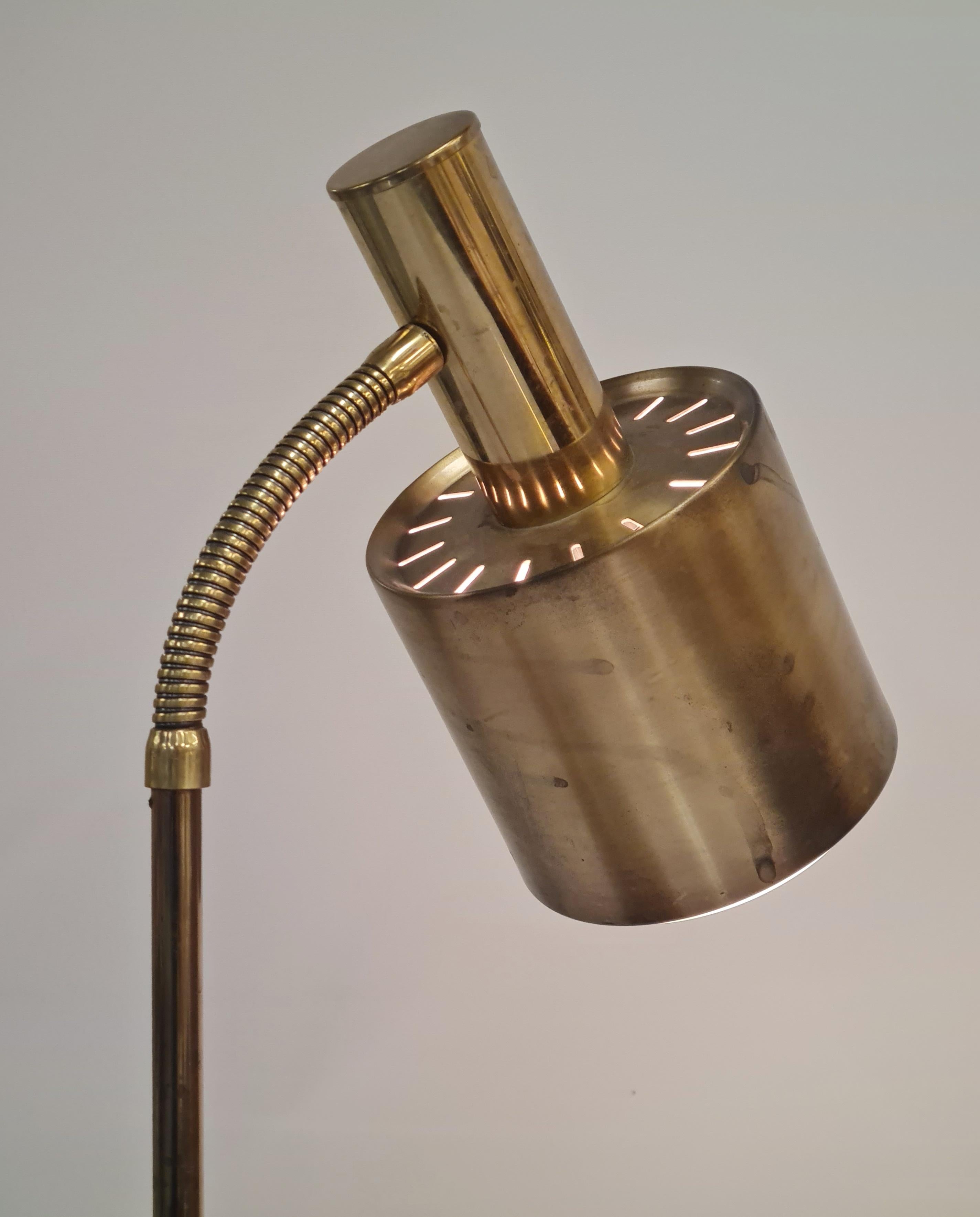 Modern Vintage Swedish Table Lamp in Brass In Good Condition For Sale In Helsinki, FI