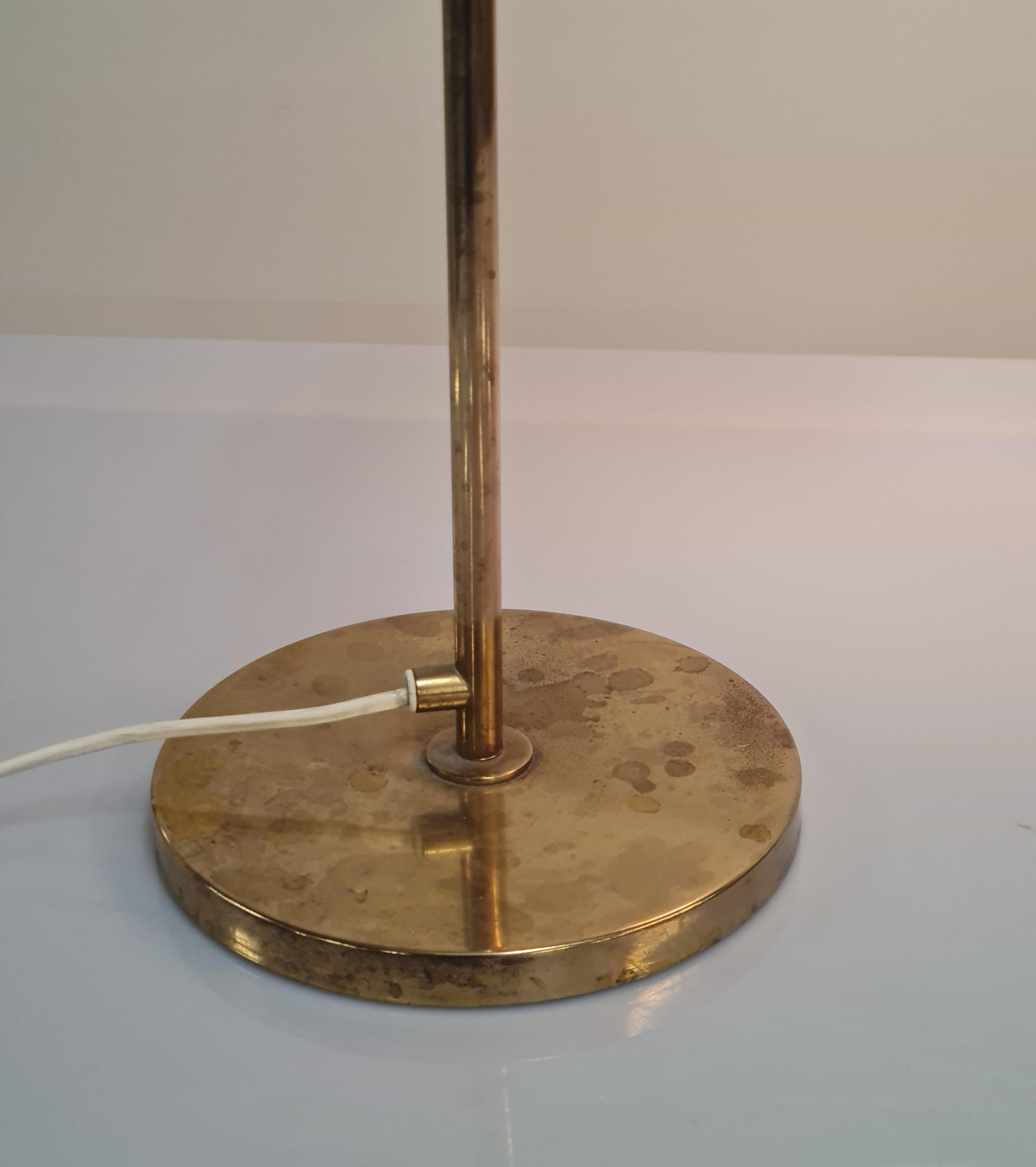 Mid-20th Century Modern Vintage Swedish Table Lamp in Brass For Sale