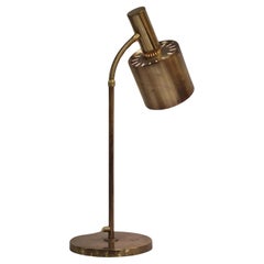 Lampada da tavolo svedese moderna di metà secolo in ottone pieno con collo regolabile, anni '60