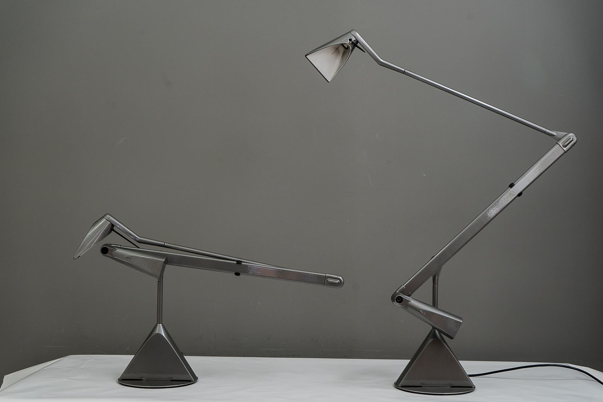 A modern vintage table lamp or desk lamp or architect lamp, which was designed by Walter A. Monici for Lumina, Italy. Marked
A triangular shaped base with a folding and fold out arm points out the design features from the 1980s, when geometric