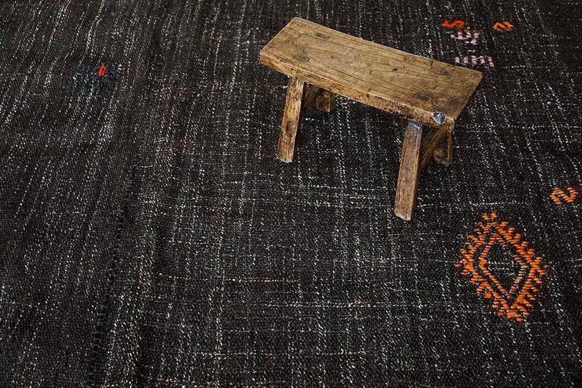 This vintage Kilim is simple in design yet so elegant with its deep dark brown bringing a warm and fresh appeal to more modern and Minimalist ambiences, this design captures both elegance and raw beauty. Just unique and authentic. The most