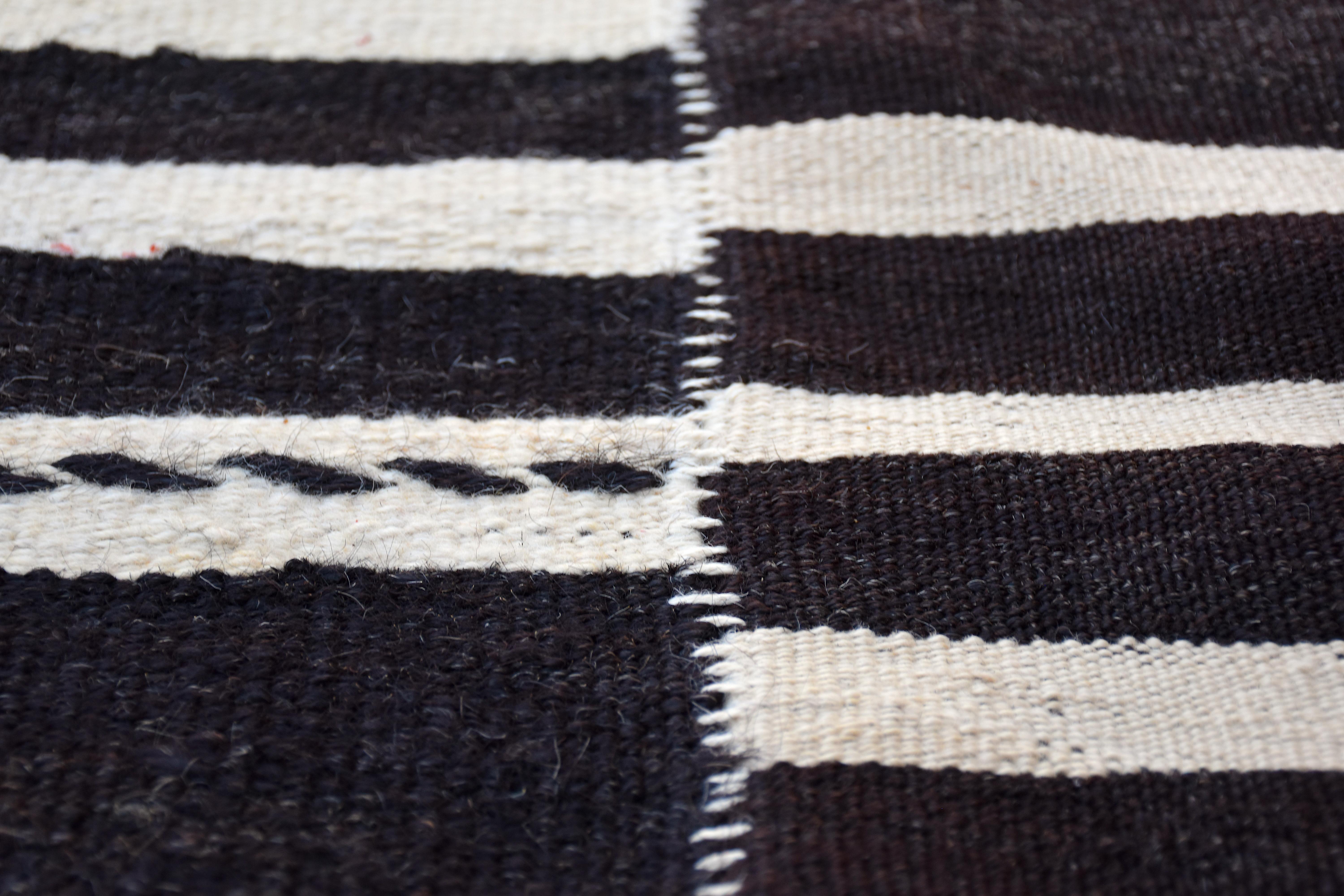 Hand-Woven Modern Vintage Turkish Kilim Rug 'Flat-Weave' For Sale