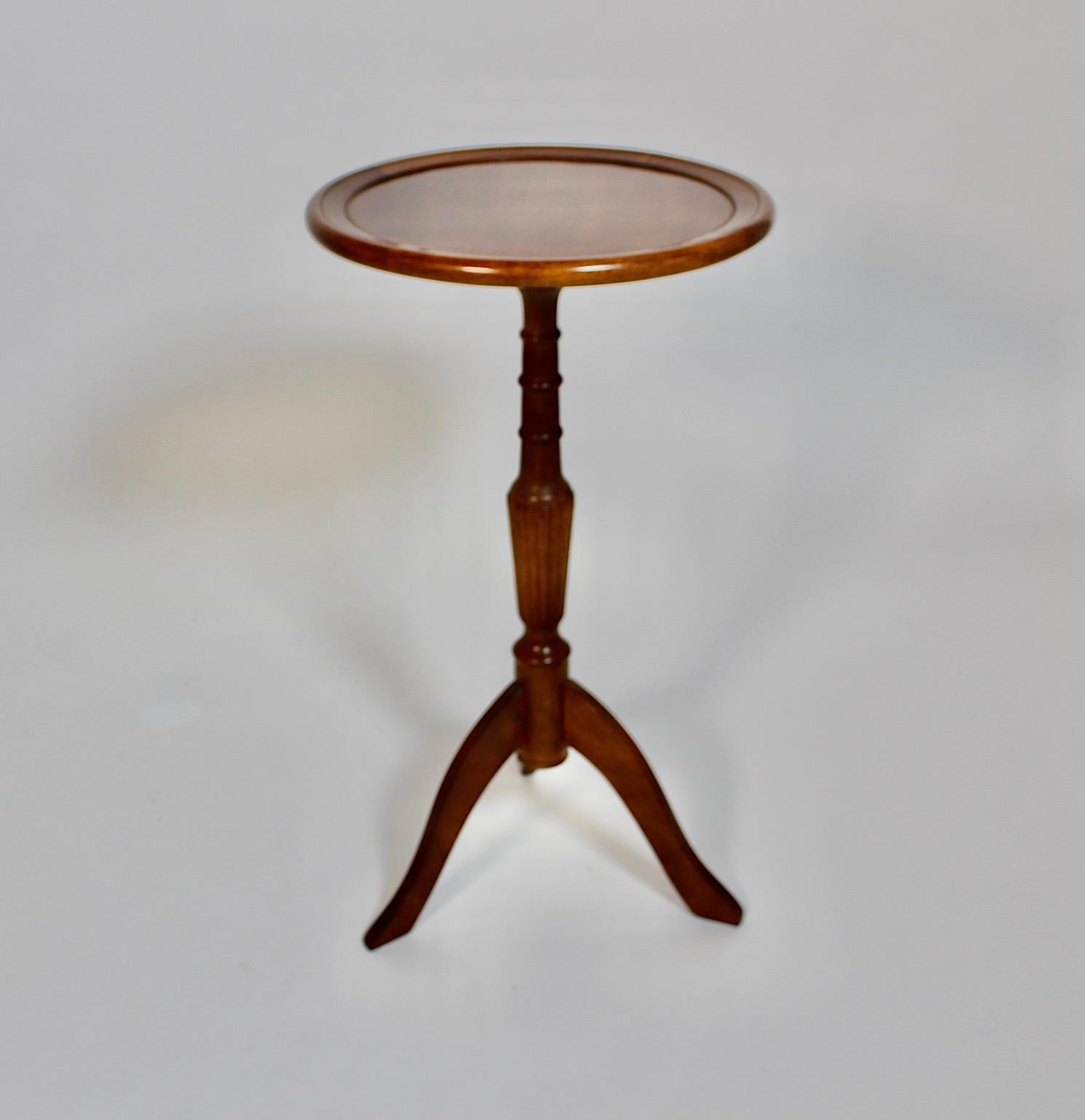 Shaker Modern Vintage Walnut Circular Side Table Turned Legs Italy 1970s For Sale