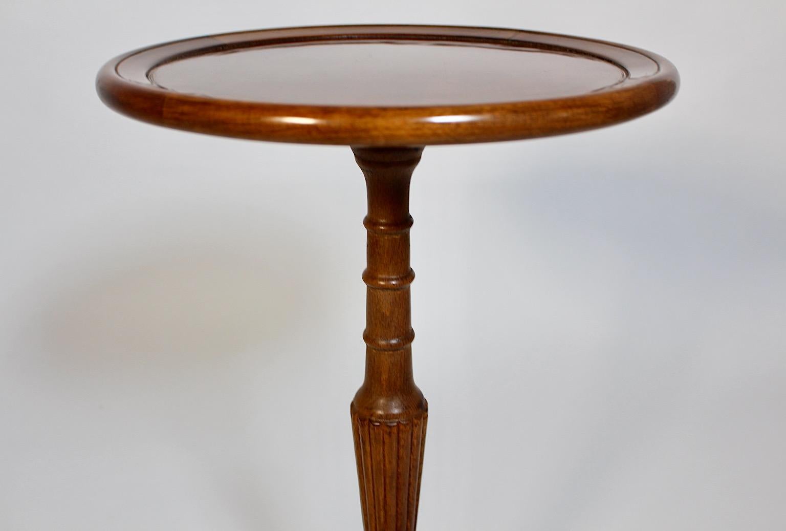 Modern Vintage Walnut Circular Side Table Turned Legs Italy 1970s In Good Condition For Sale In Vienna, AT