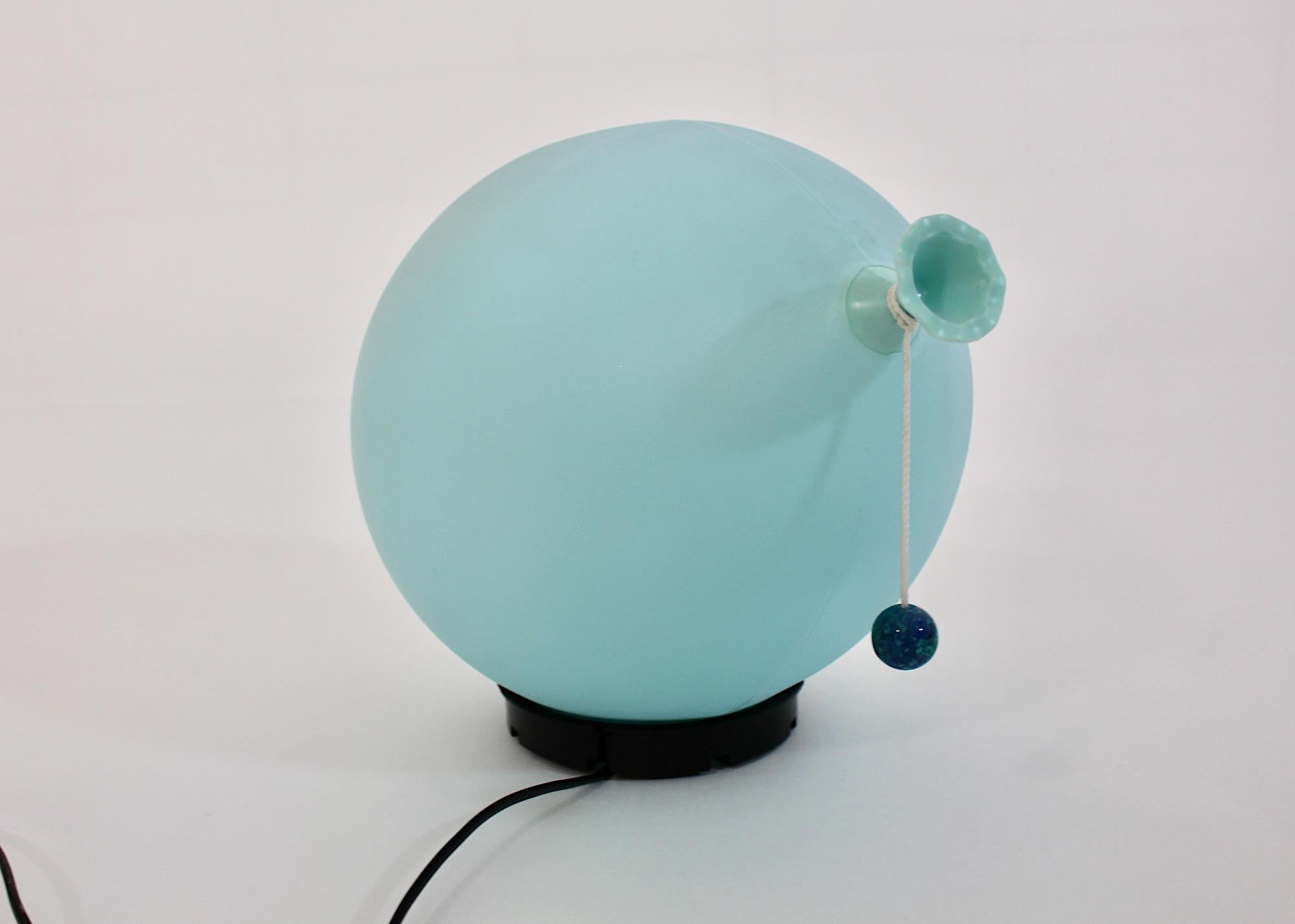 Moderno Sconcezza moderna vintage a palloncino blu morbido Yves Christin 1980 in vendita