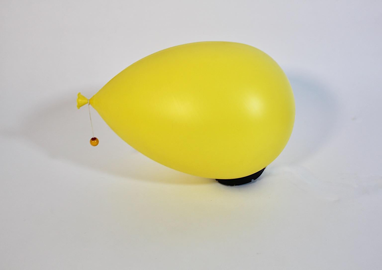 Sconce o lampade ad incasso moderne vintage a palloncino giallo Yves Christin Bilumen Italia in vendita 6