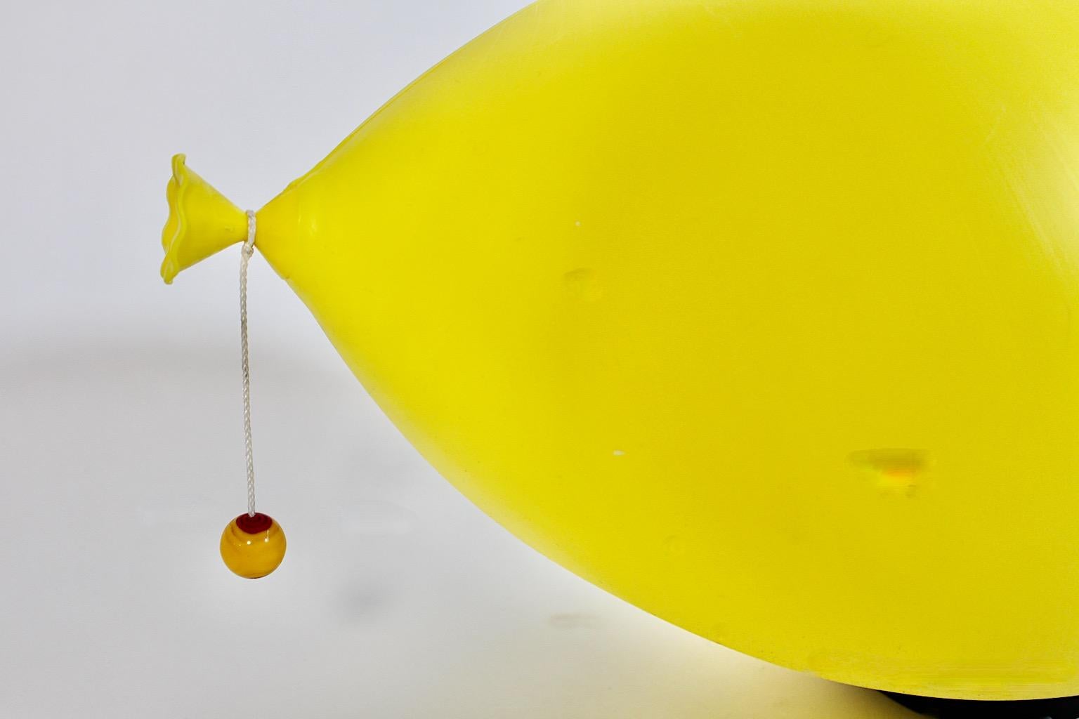 Sconce o lampade ad incasso moderne vintage a palloncino giallo Yves Christin Bilumen Italia in vendita 7