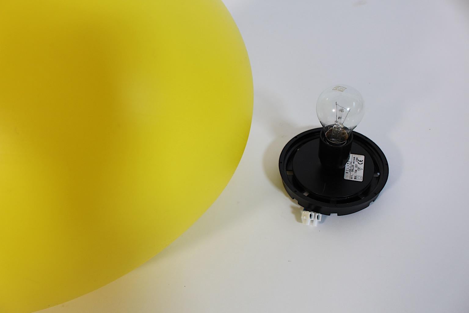 Sconce o lampade ad incasso moderne vintage a palloncino giallo Yves Christin Bilumen Italia in vendita 10