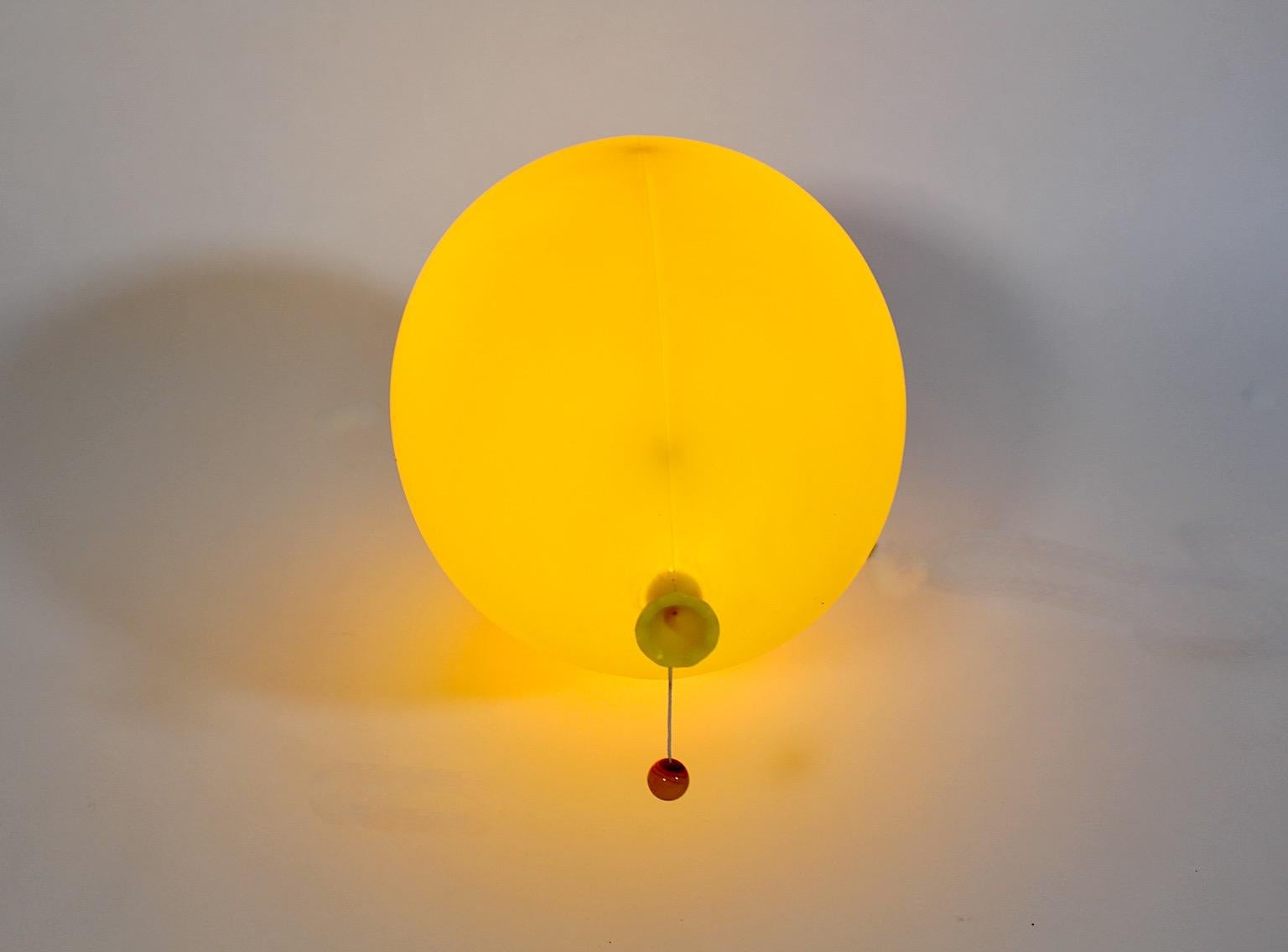 Sconce o lampade ad incasso moderne vintage a palloncino giallo Yves Christin Bilumen Italia in vendita 1