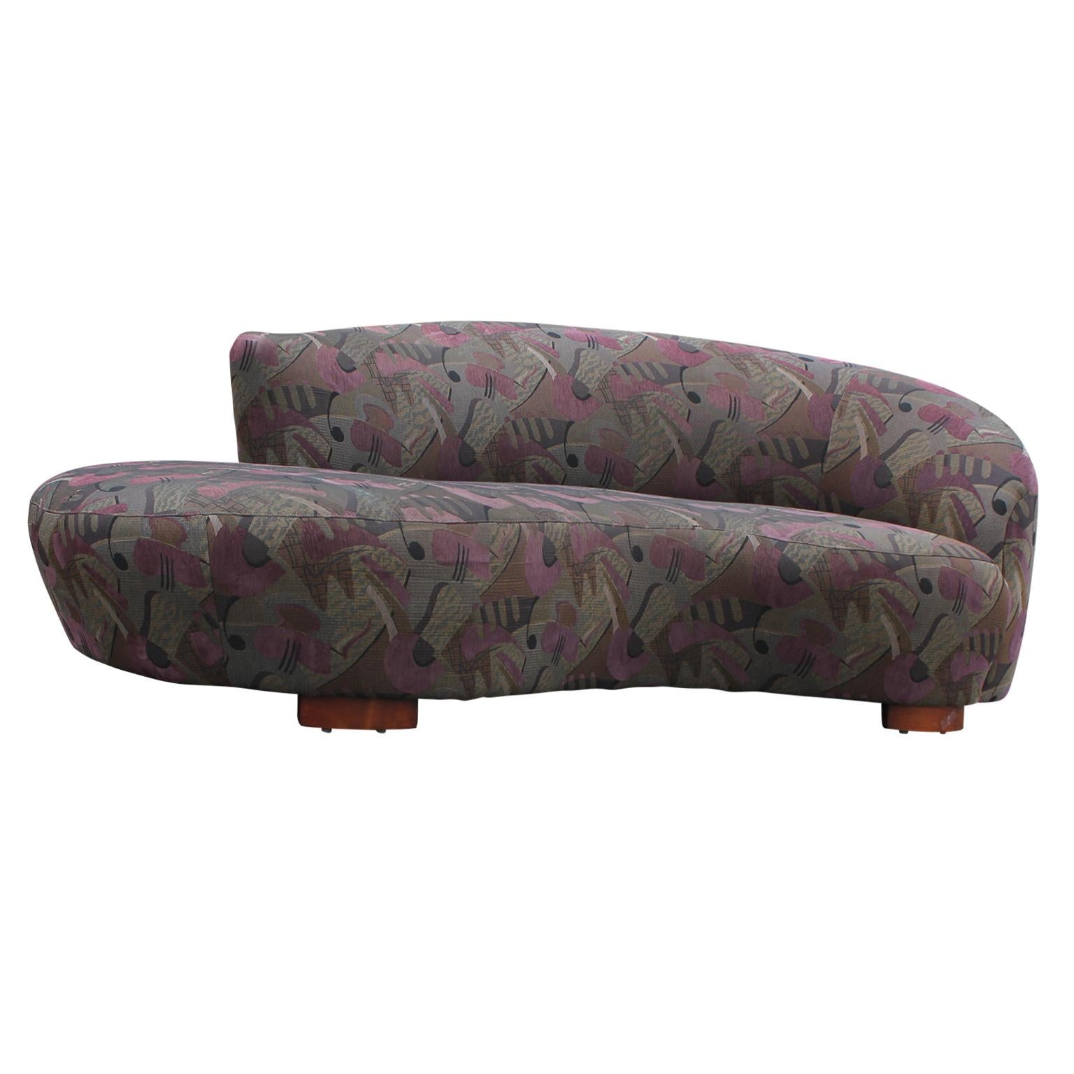 Stunning Vladimir Kagan for Weiman curved serpentine cloud sofa. In original fabric, needs reupholstery.